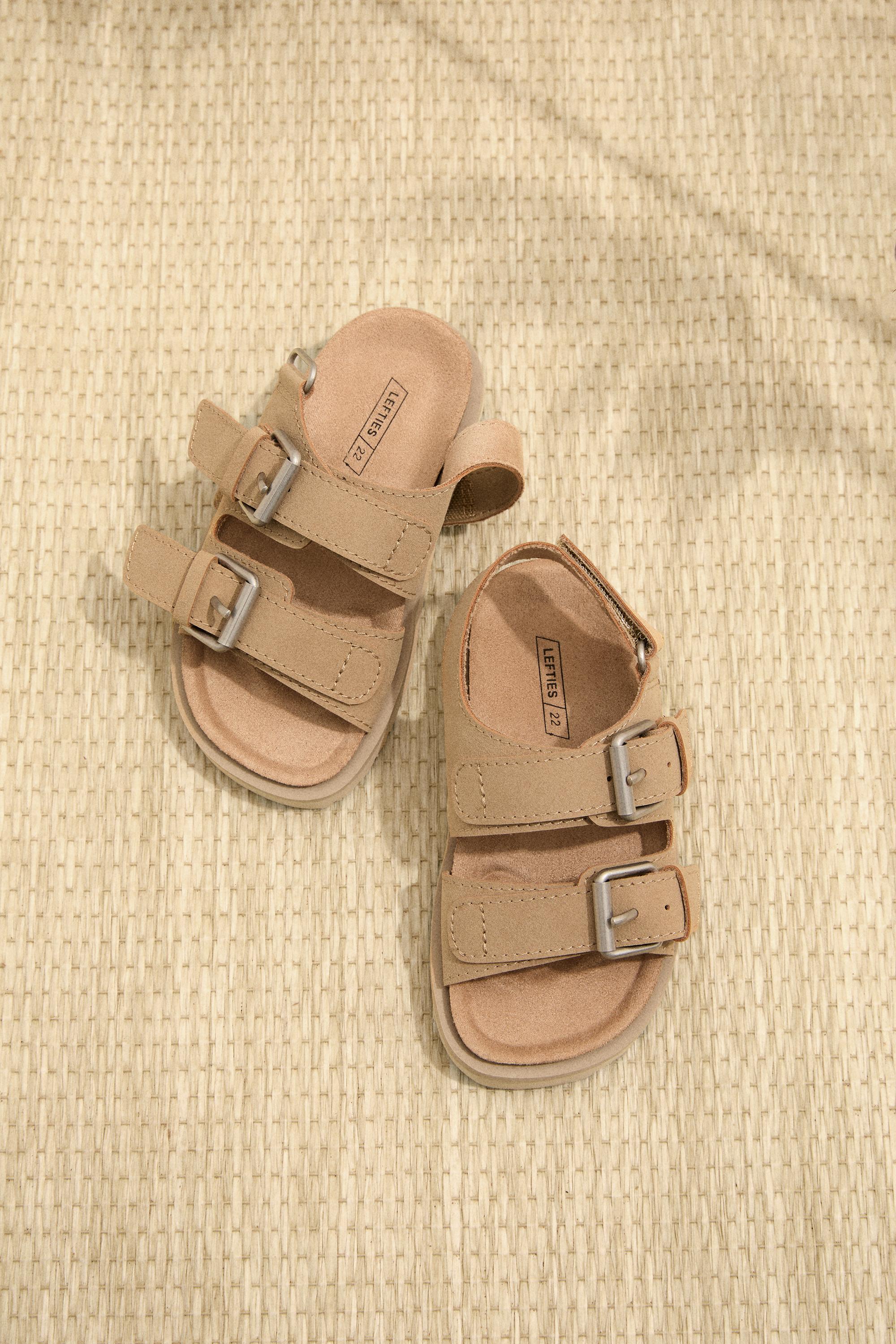 BUCKLE SANDALS — BROWNISH TONE