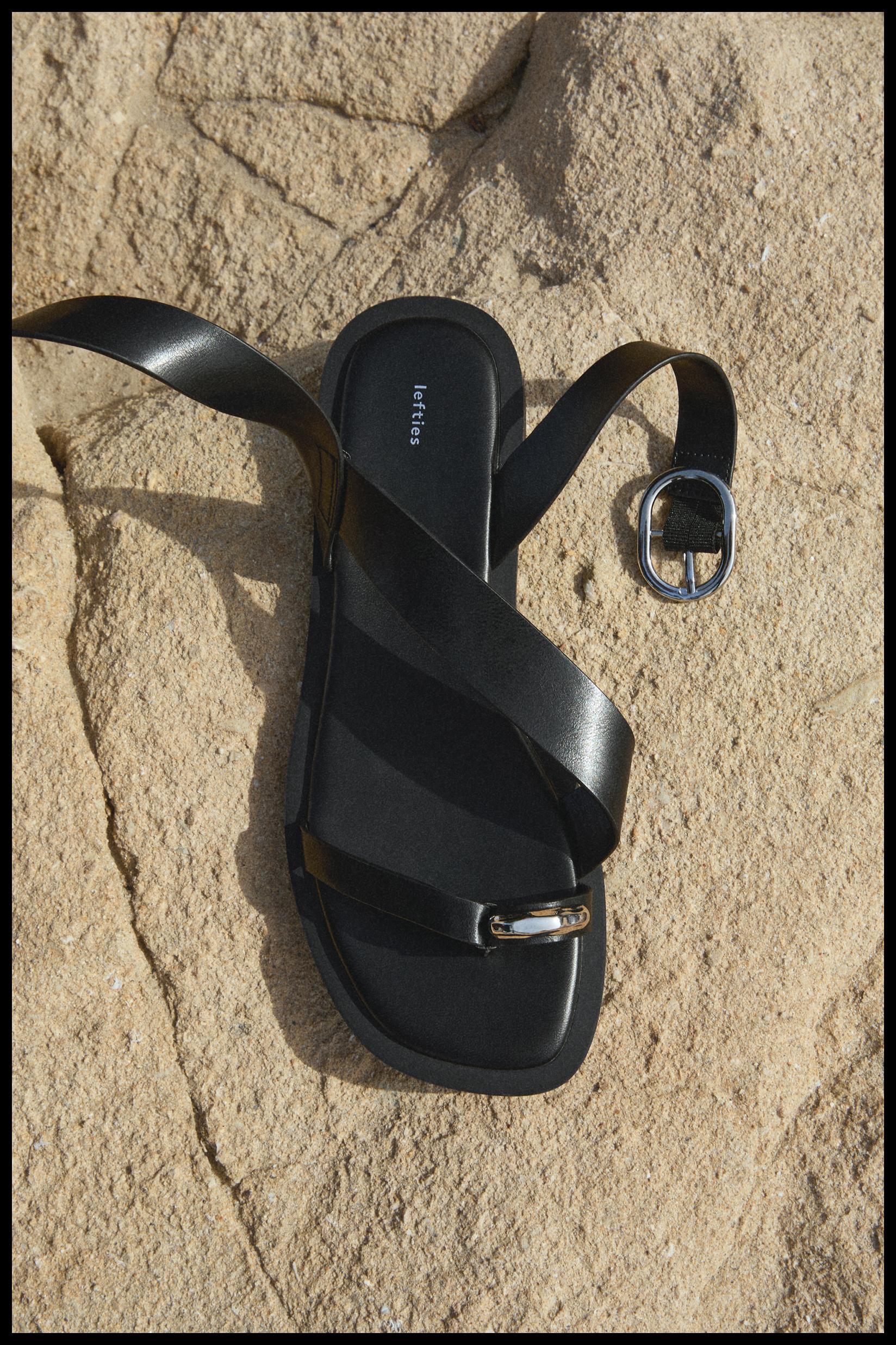 Flat slider sandals — BLACK