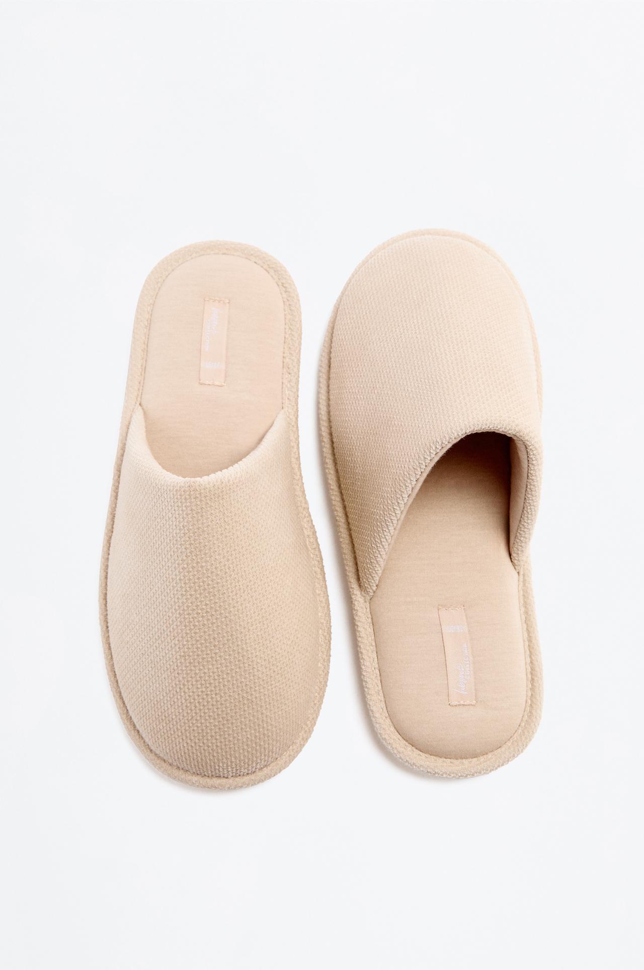 House slippers — BEIGE