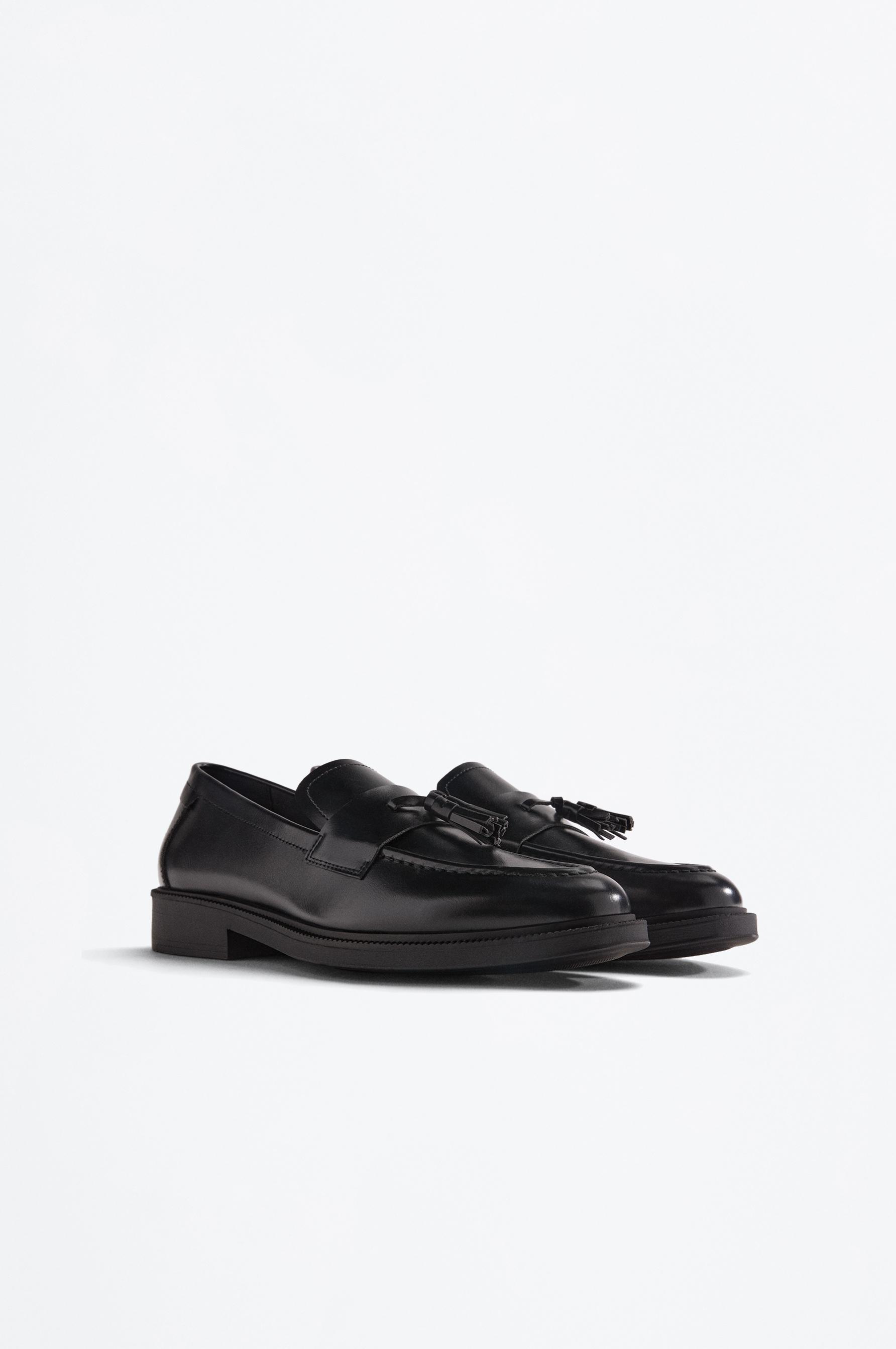 Tassel loafer shoe — BLACK