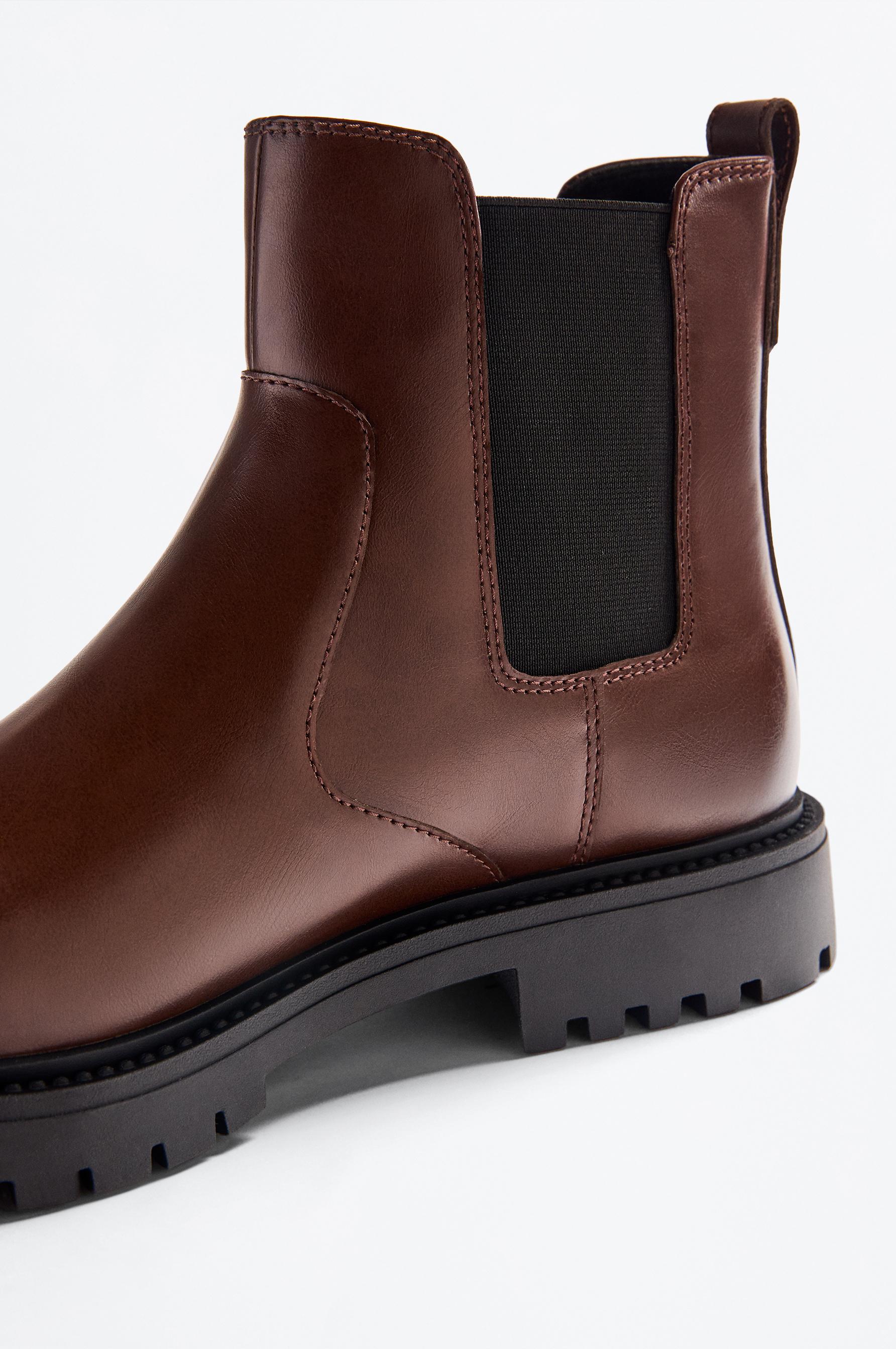 Men's Chelsea boots with track sole — BROWN