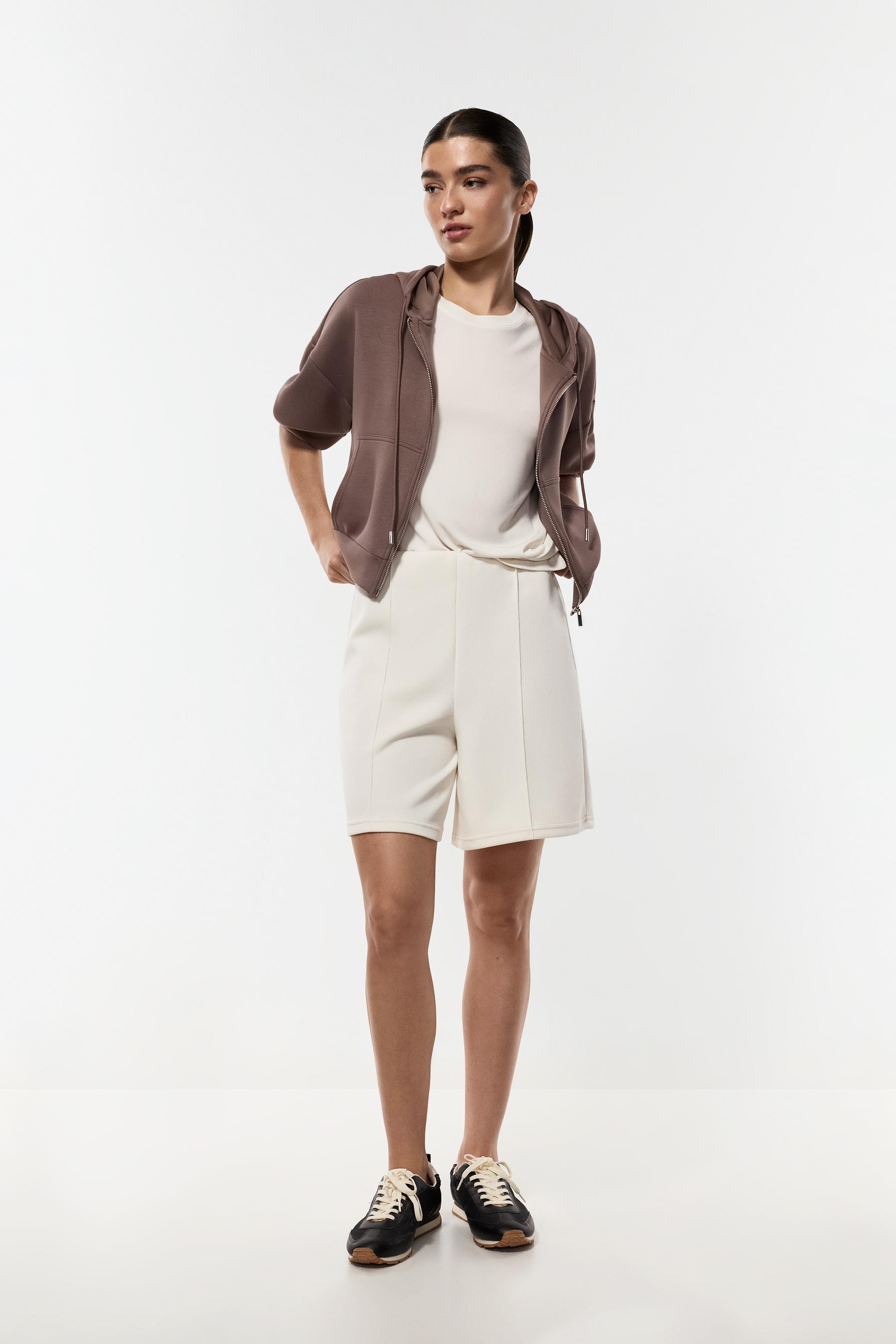 Bermuda deportiva fluida