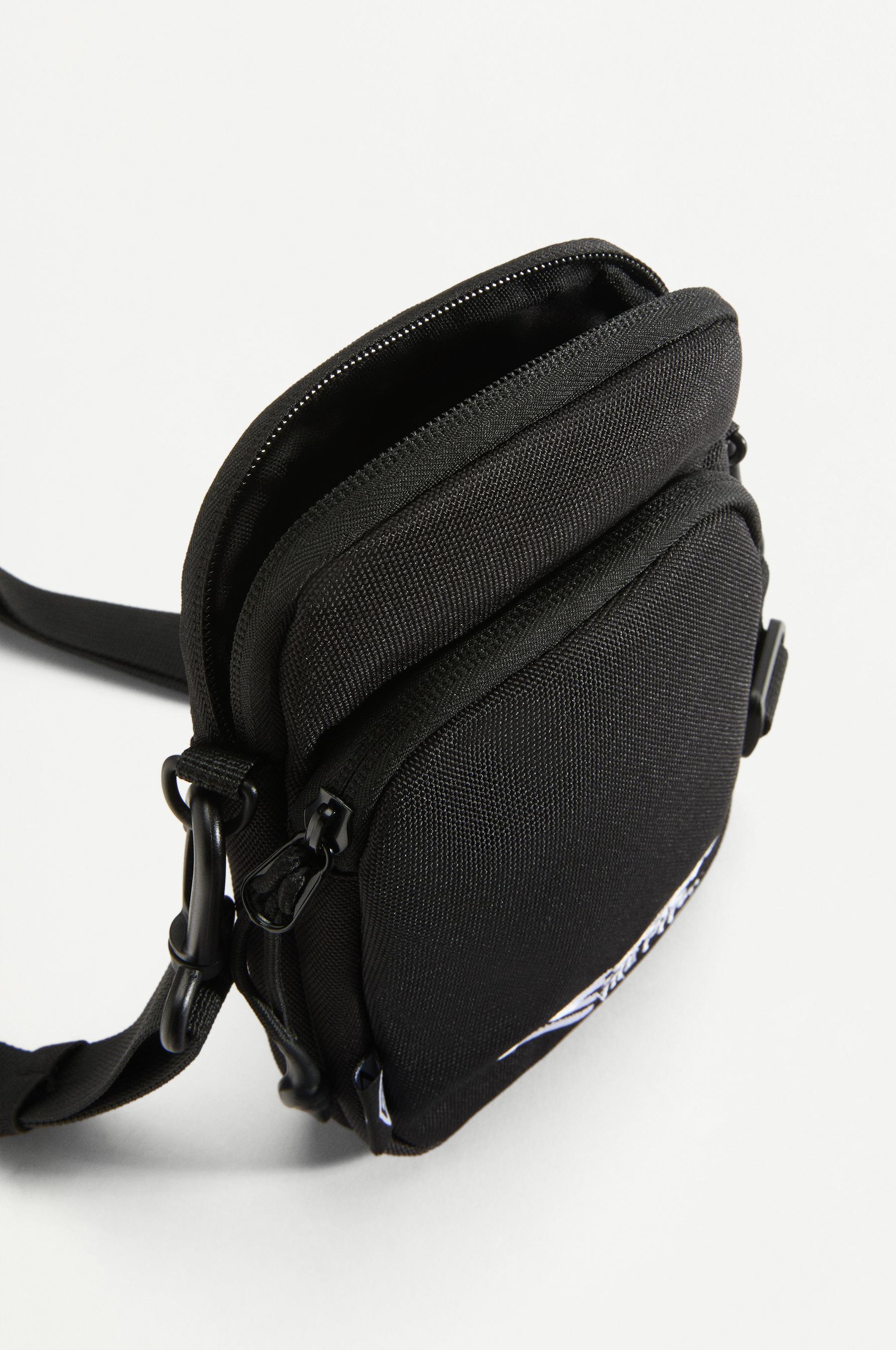 Umbro Beyond the Pitch shoulder bag — BLACK