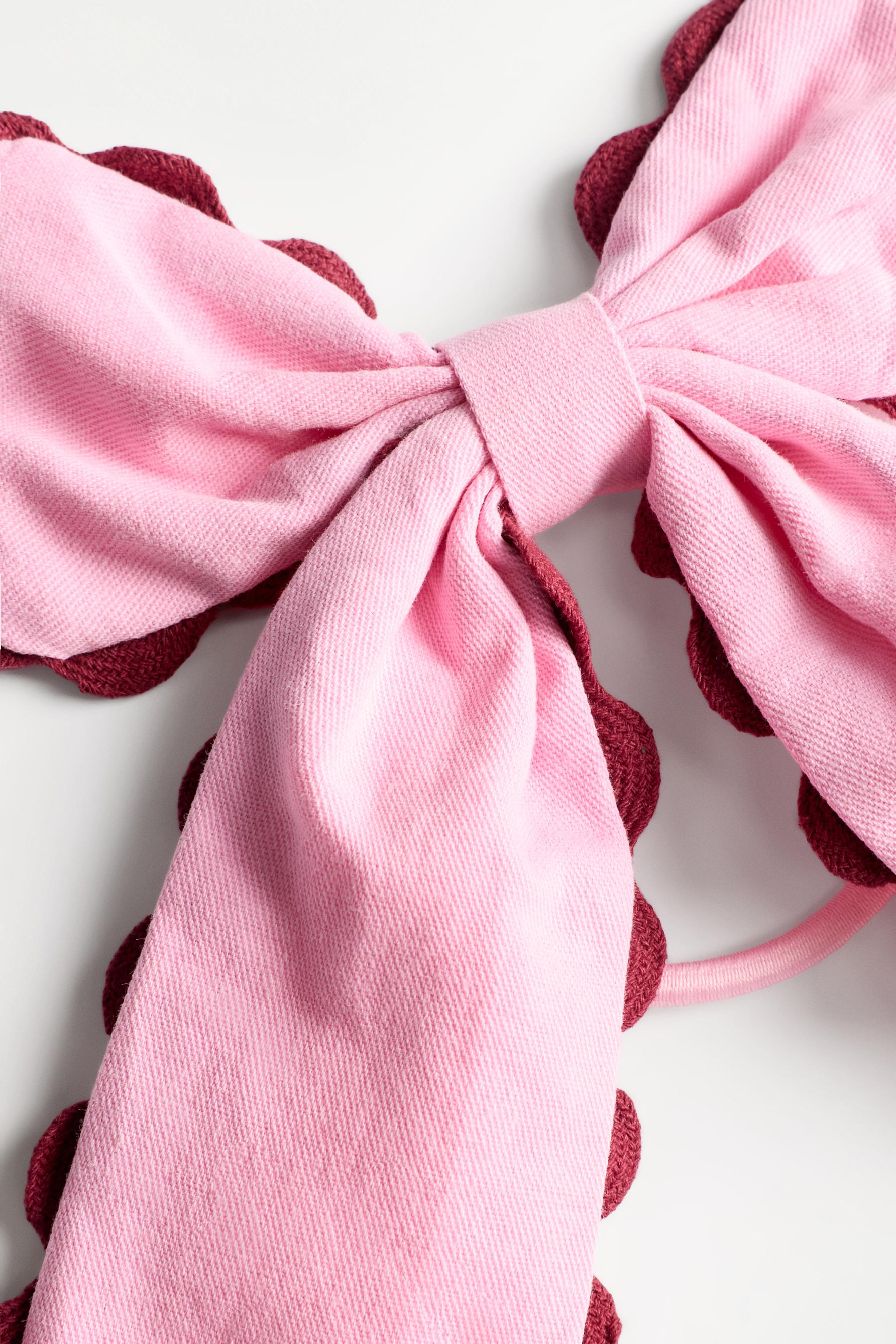 Large scalloped bow scrunchie — PINK