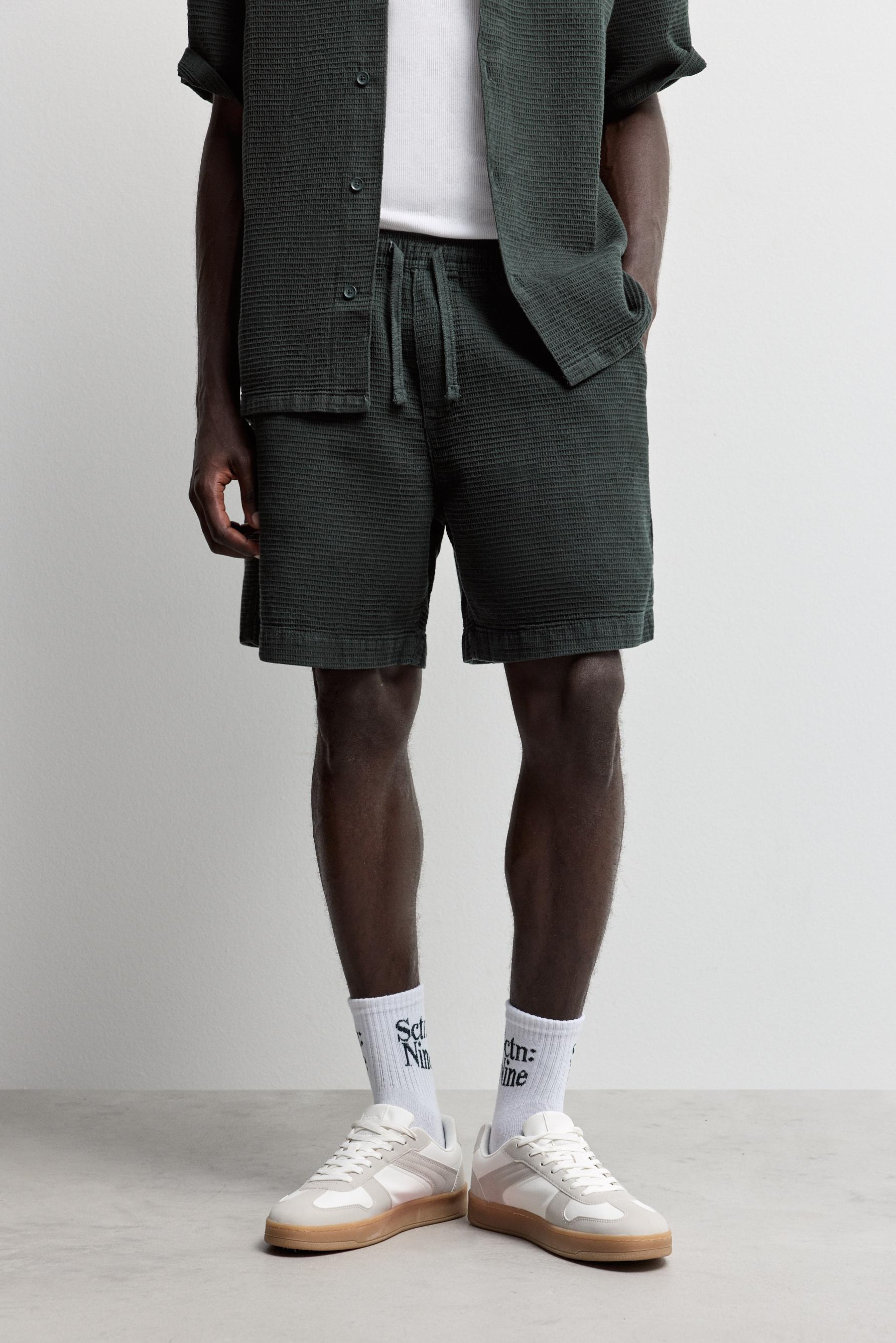 Textured waffle-knit Bermuda shorts — GREEN