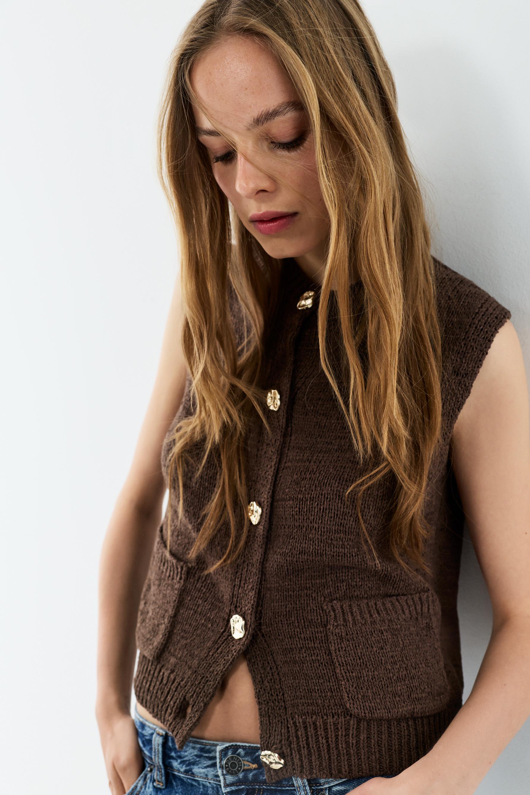 Jewel button top — TAUPE BROWN