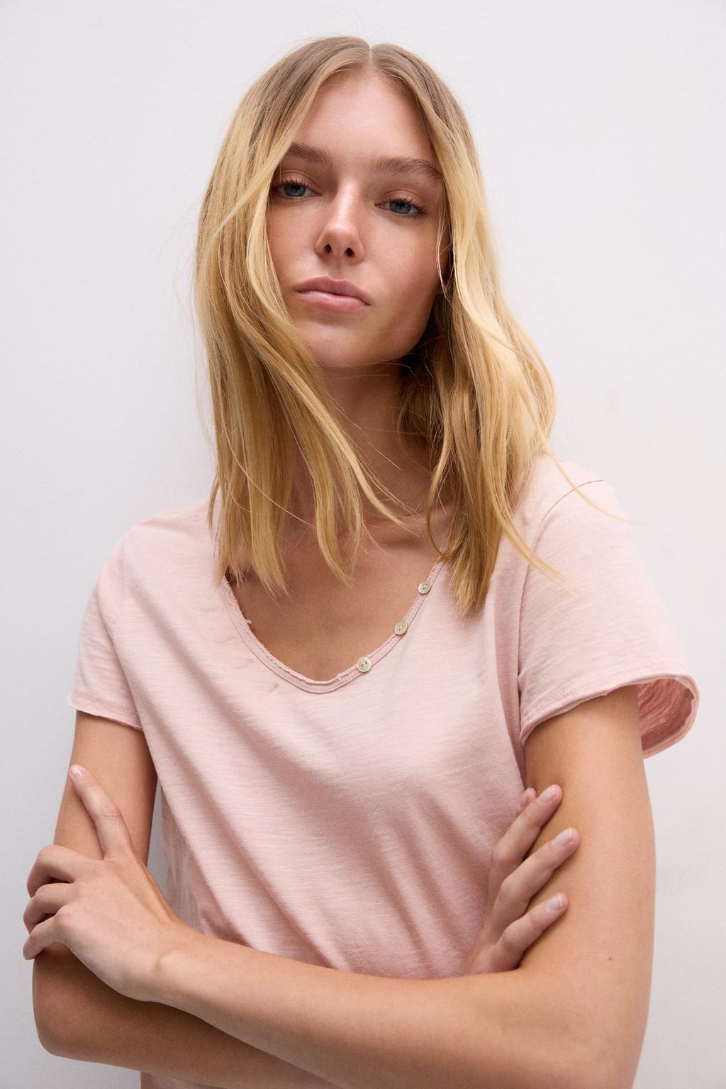Camiseta botones cuello