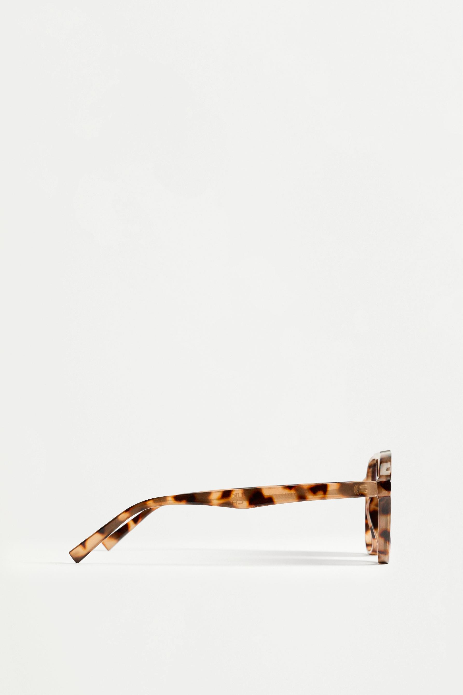 Tortoiseshell aviator sunglasses — TORTOISESHELL