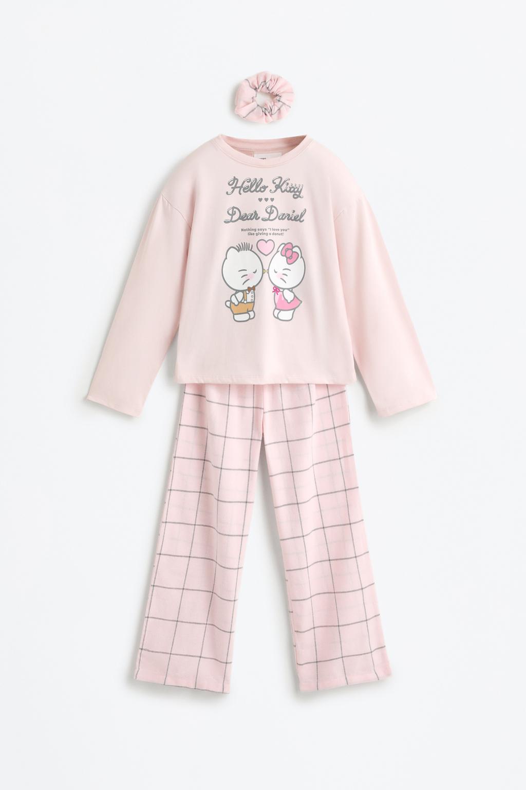 Pijama Hello Kitty ©SANRIO com elástico de cabelo