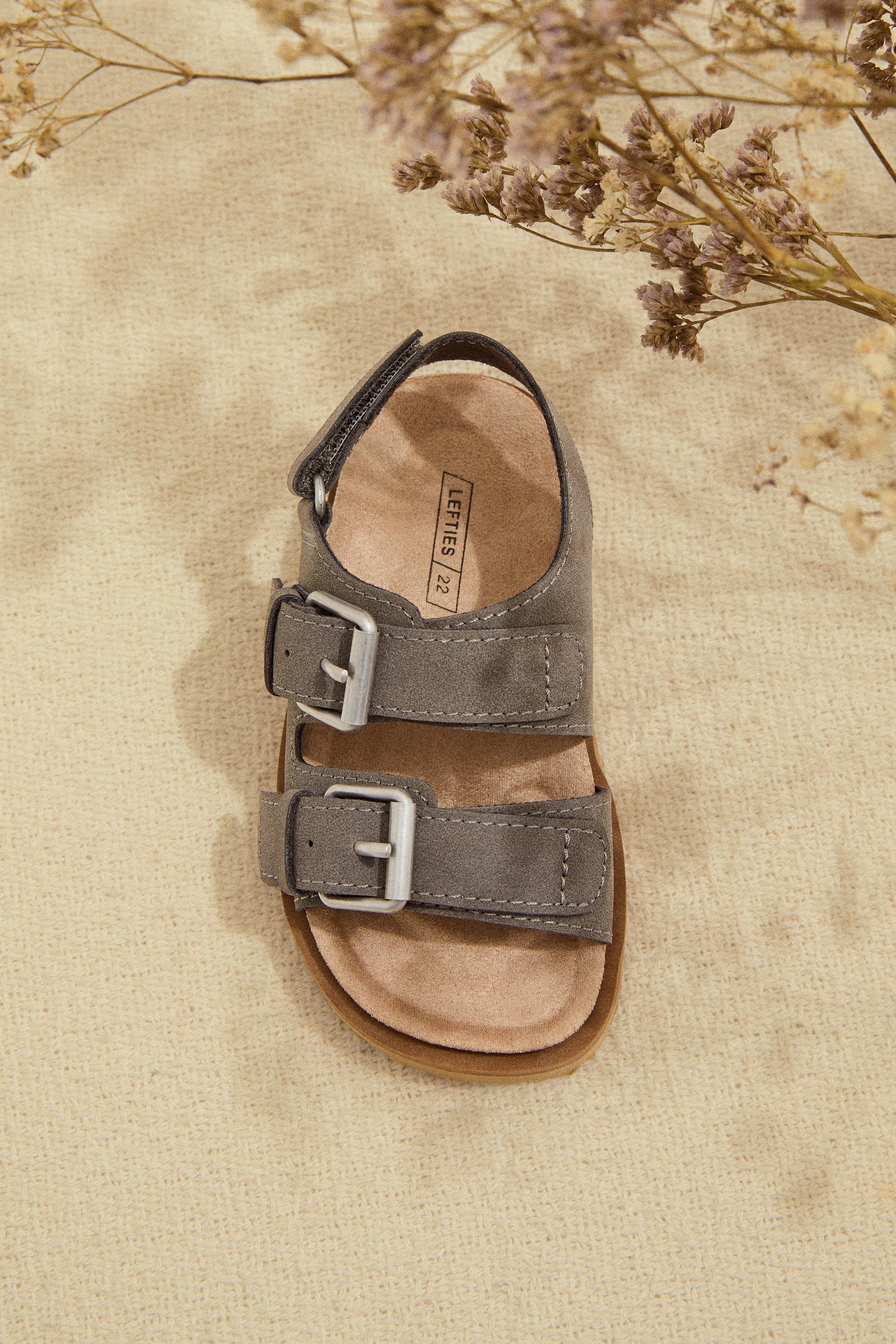 BUCKLE SANDALS — 1-905