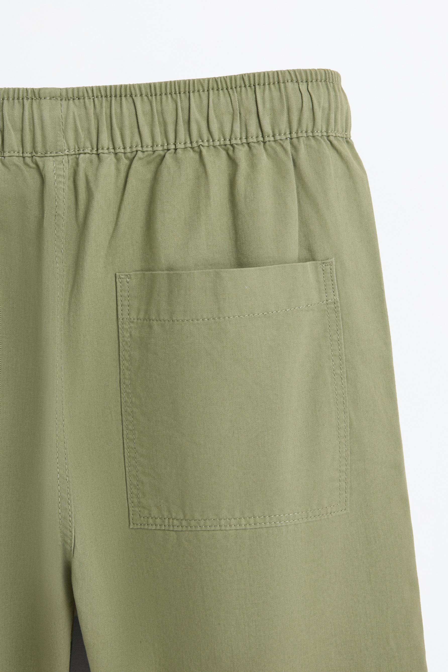 Bermuda jogger shorts — GREENISH
