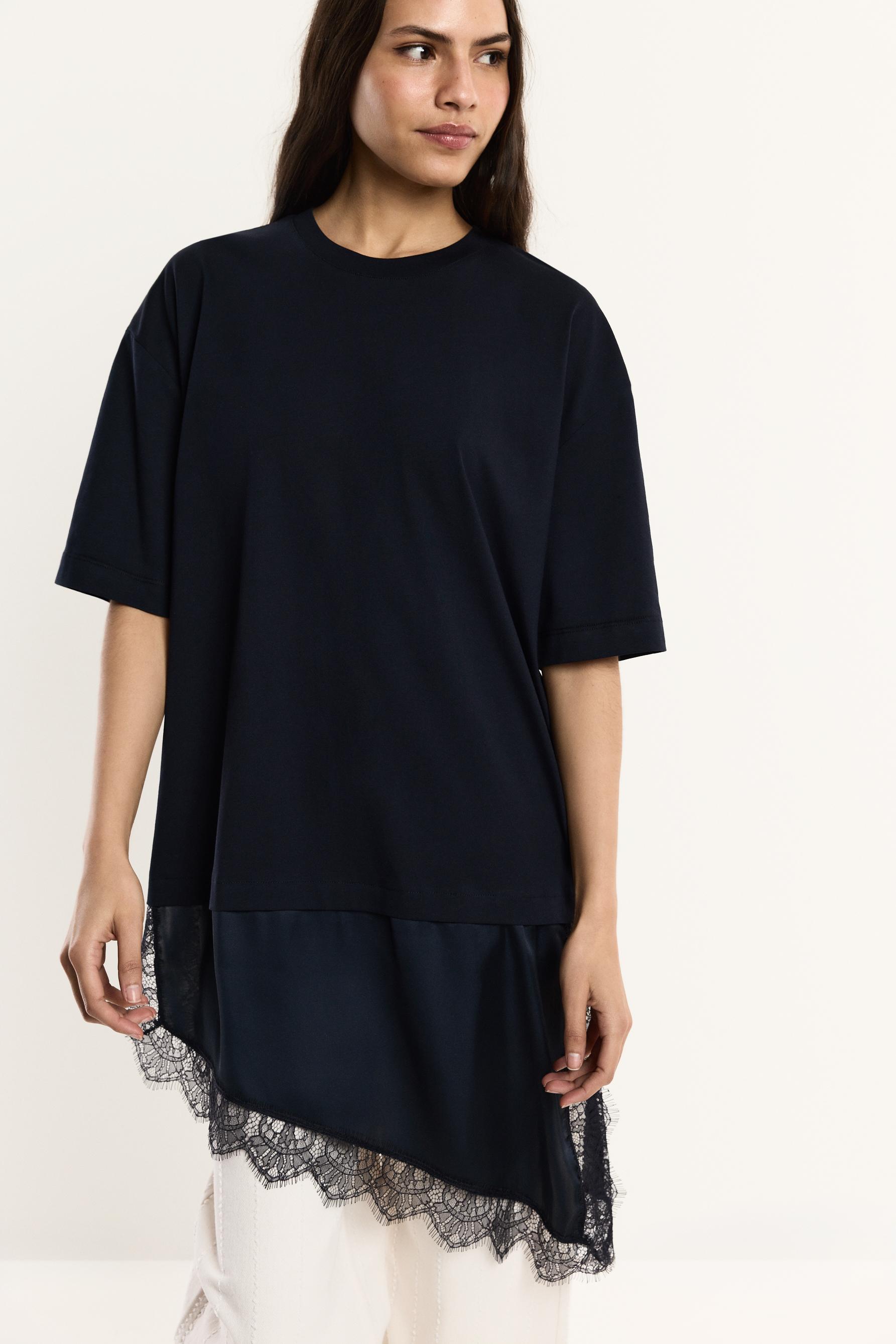 Camiseta bajo encaje