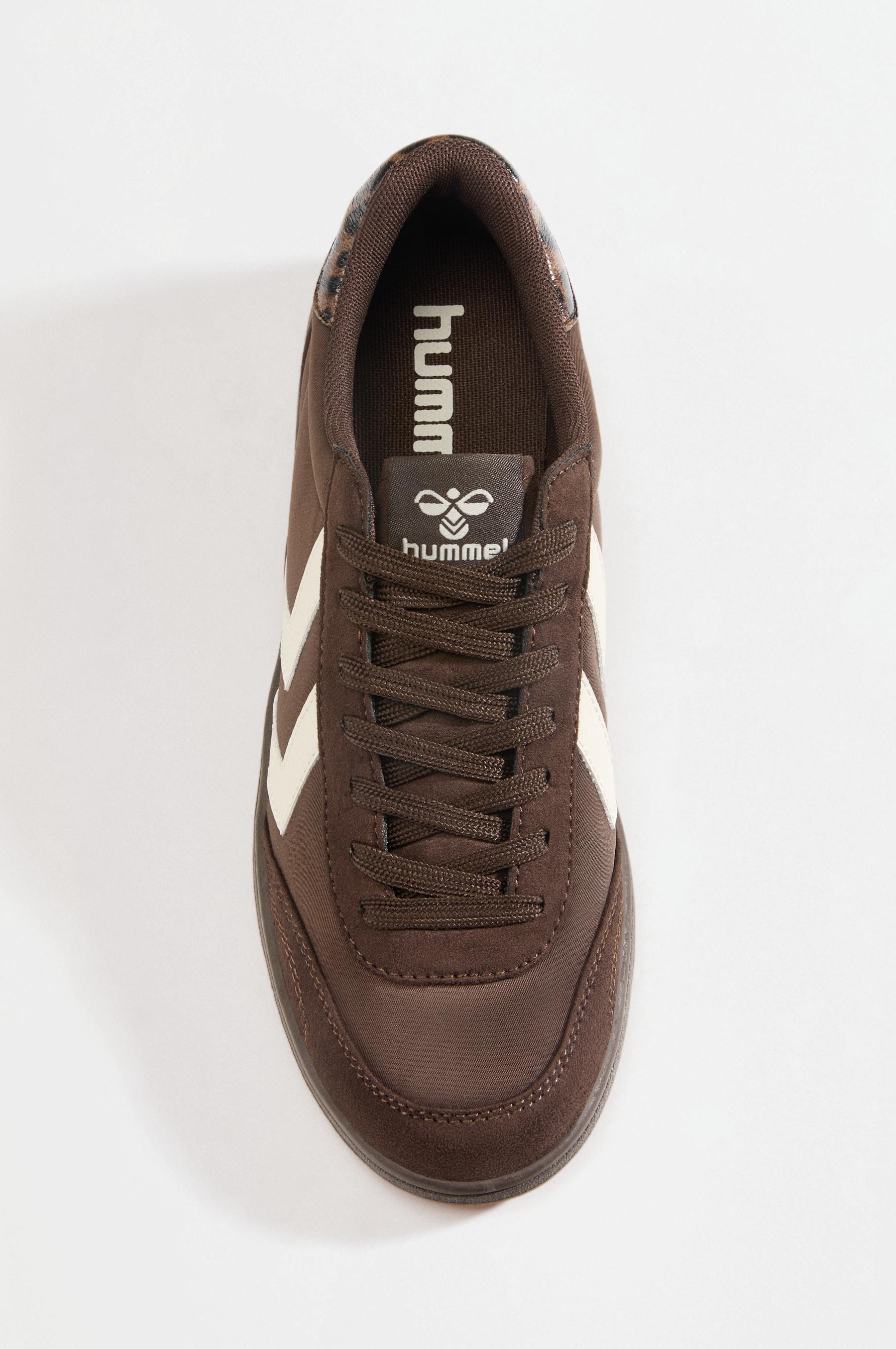 Hummel Sneakers — BROWN