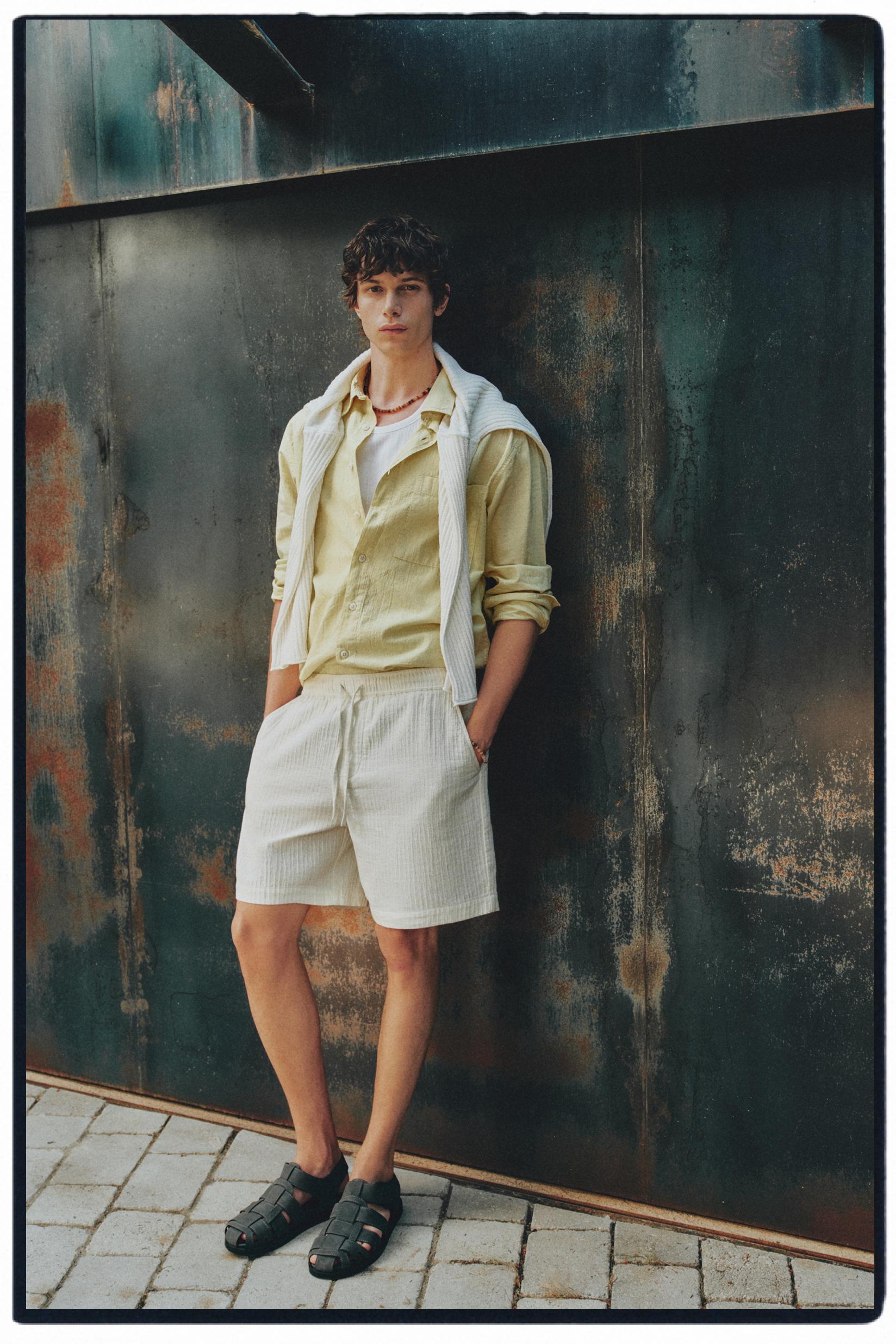 Textured jogger Bermuda shorts — WHITE