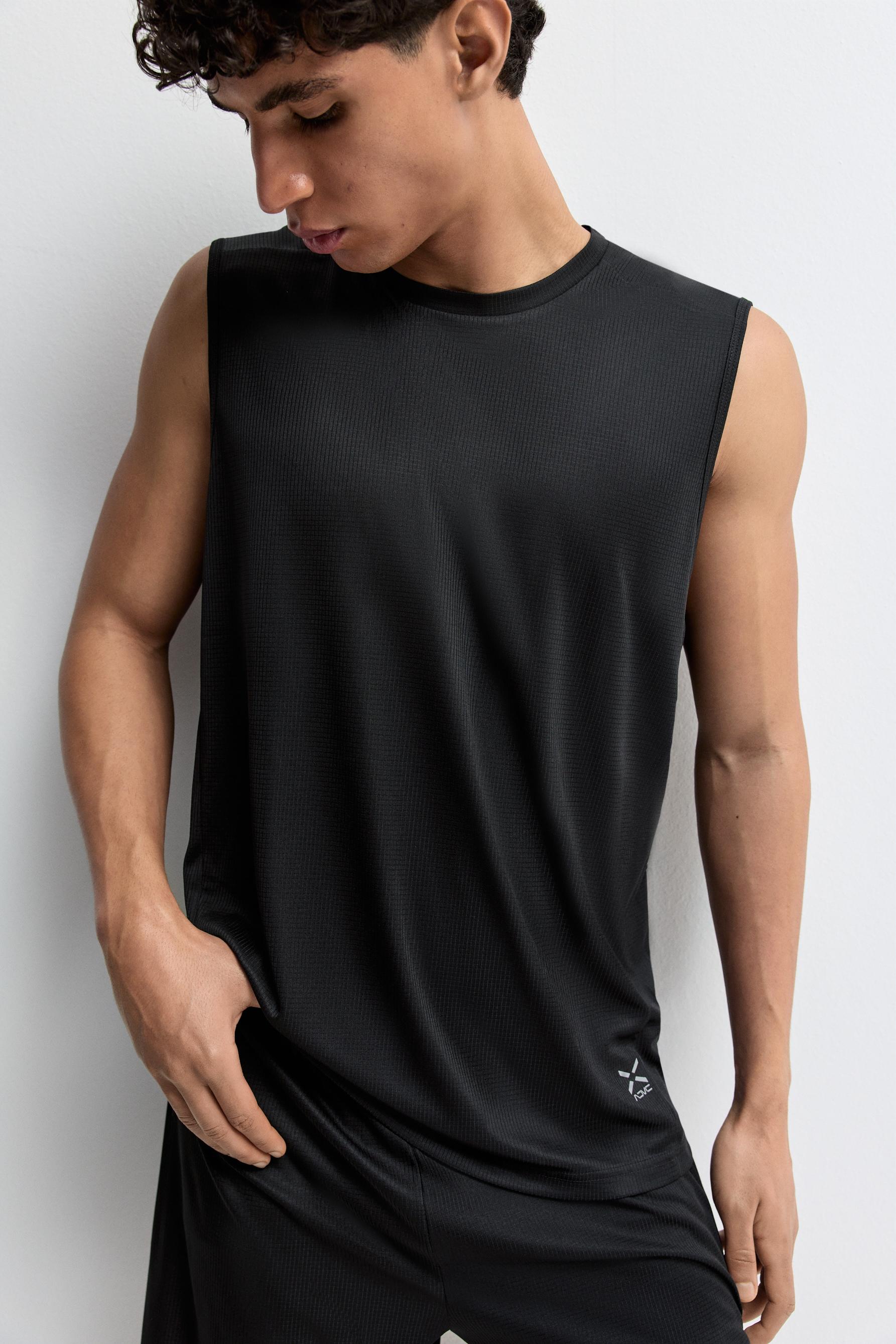 Sleeveless sports T-shirt — BLACK