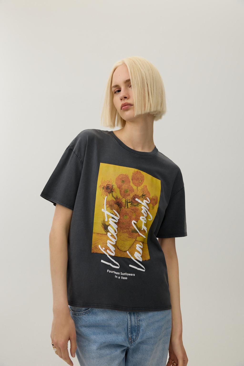 Camiseta Los Girasoles ©2025 Photo Scala, Florence