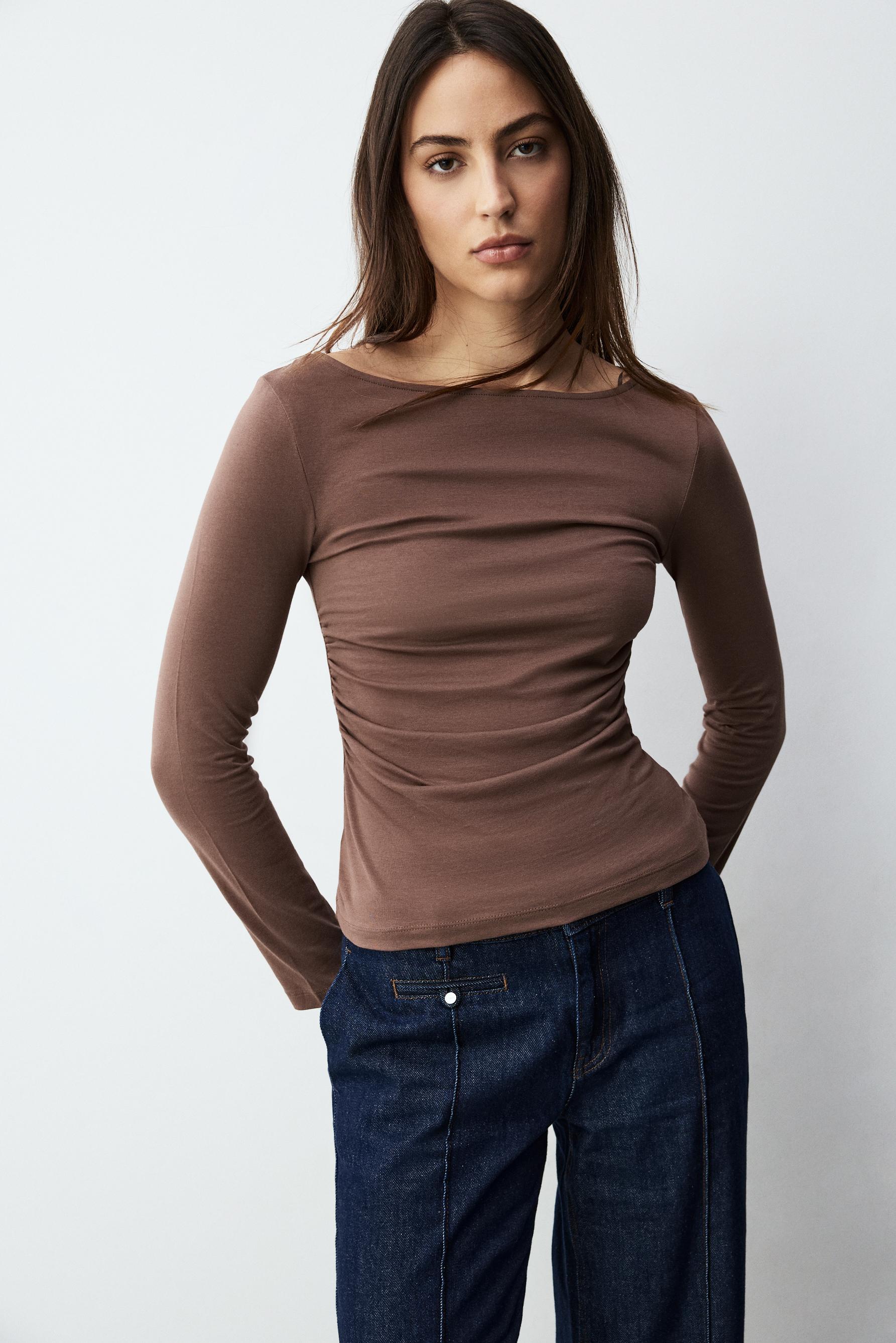 Camiseta cuello barco fruncidos