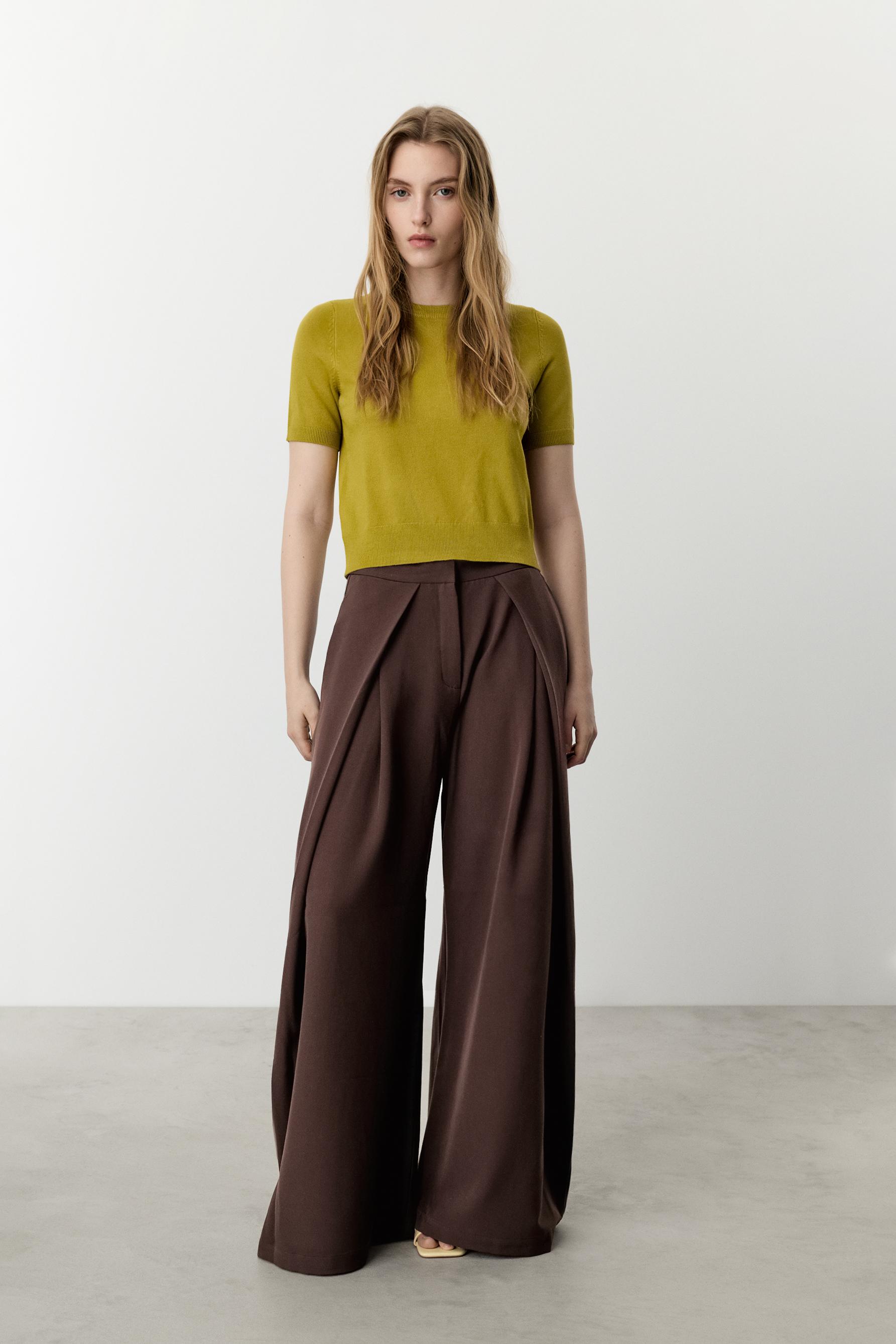 Pantalón wide leg pliegues