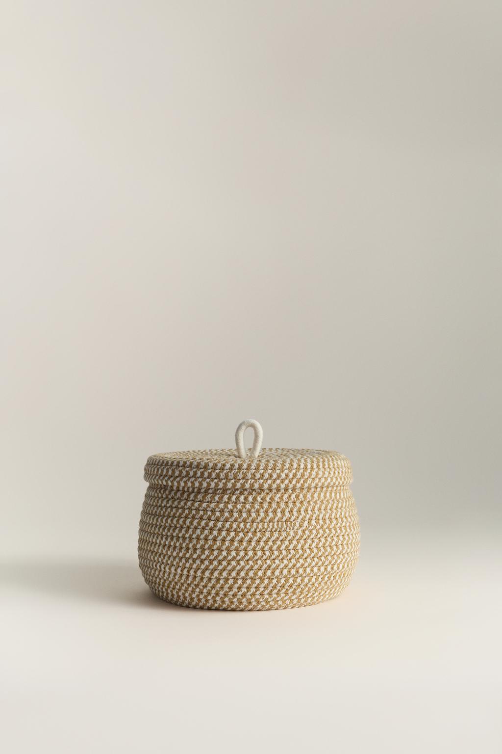 Round basket with lid