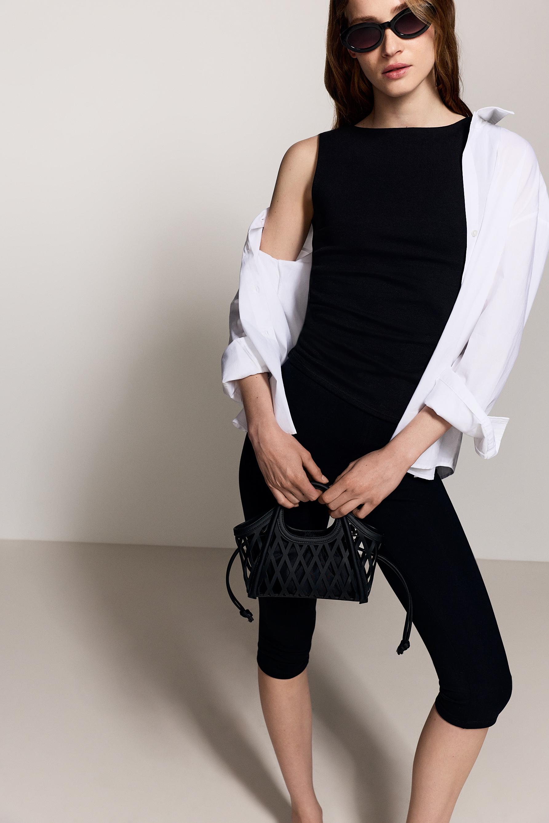 Capri leggings — BLACK