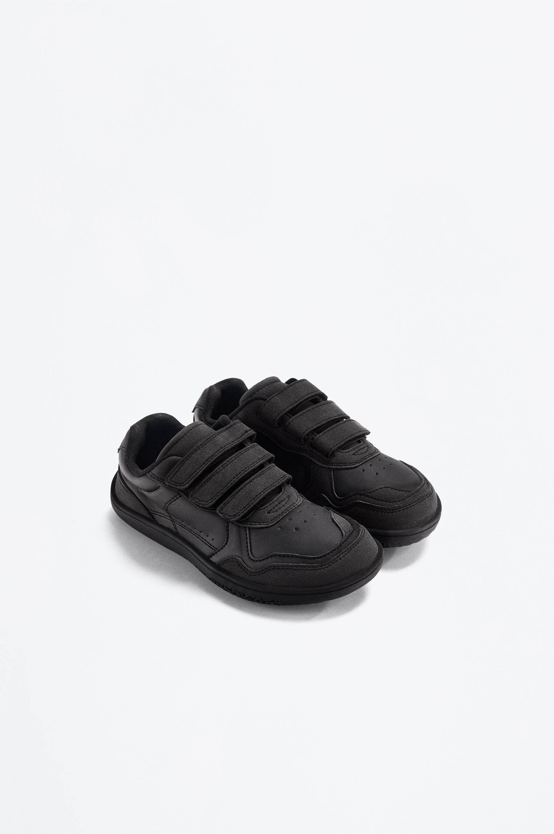 Casual sneakers — BLACK