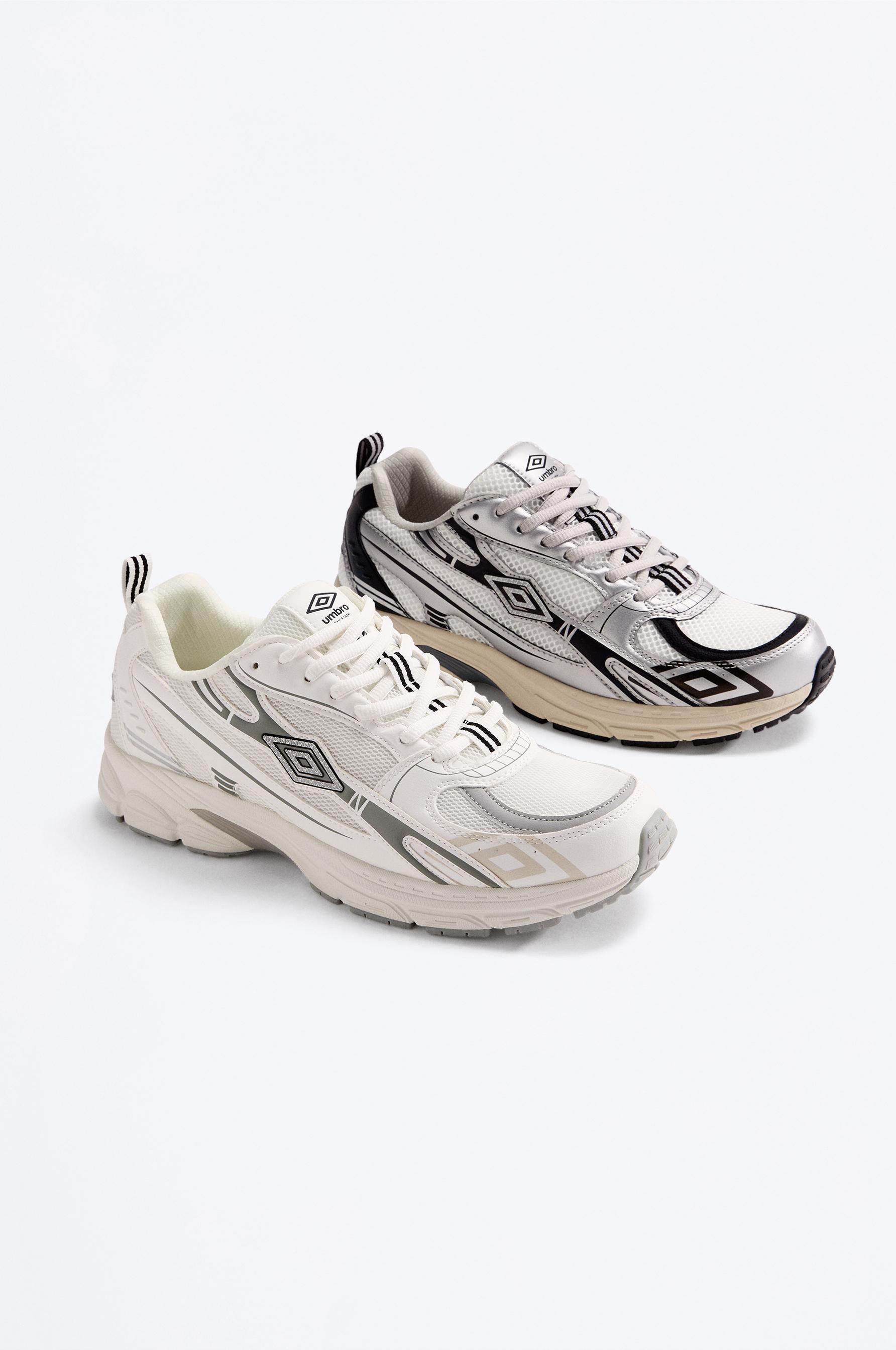 Umbro multi-piece gradient sports shoe — WHITE