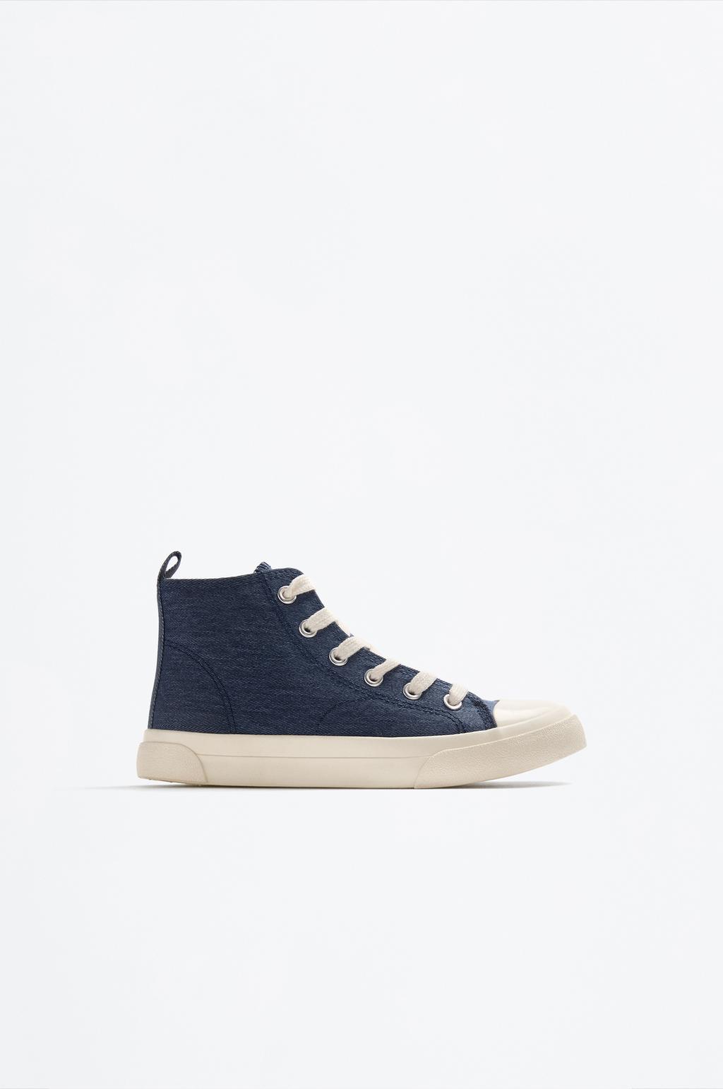 High-top trainers with toecap