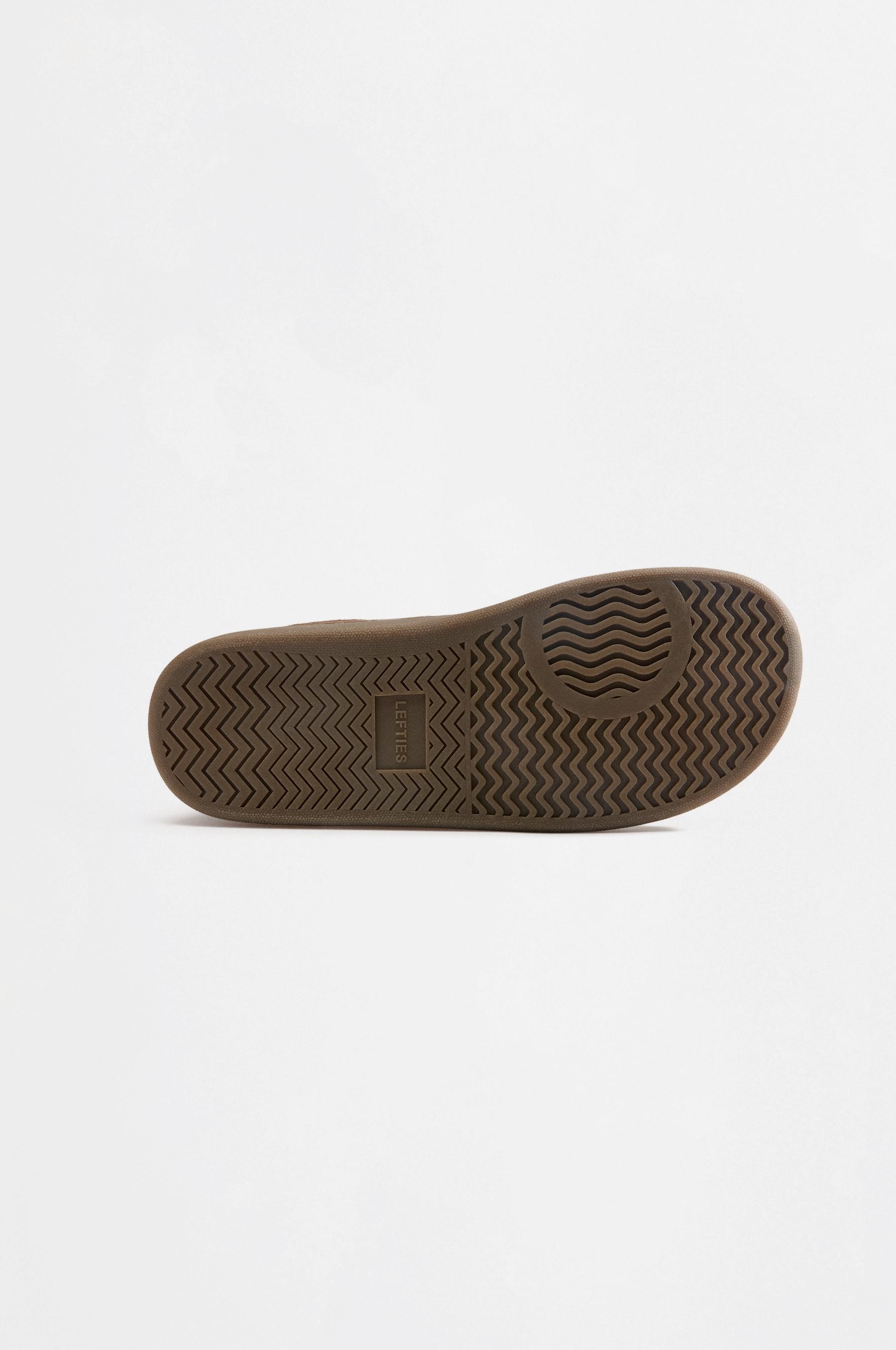 Barefoot sneakers — BROWN