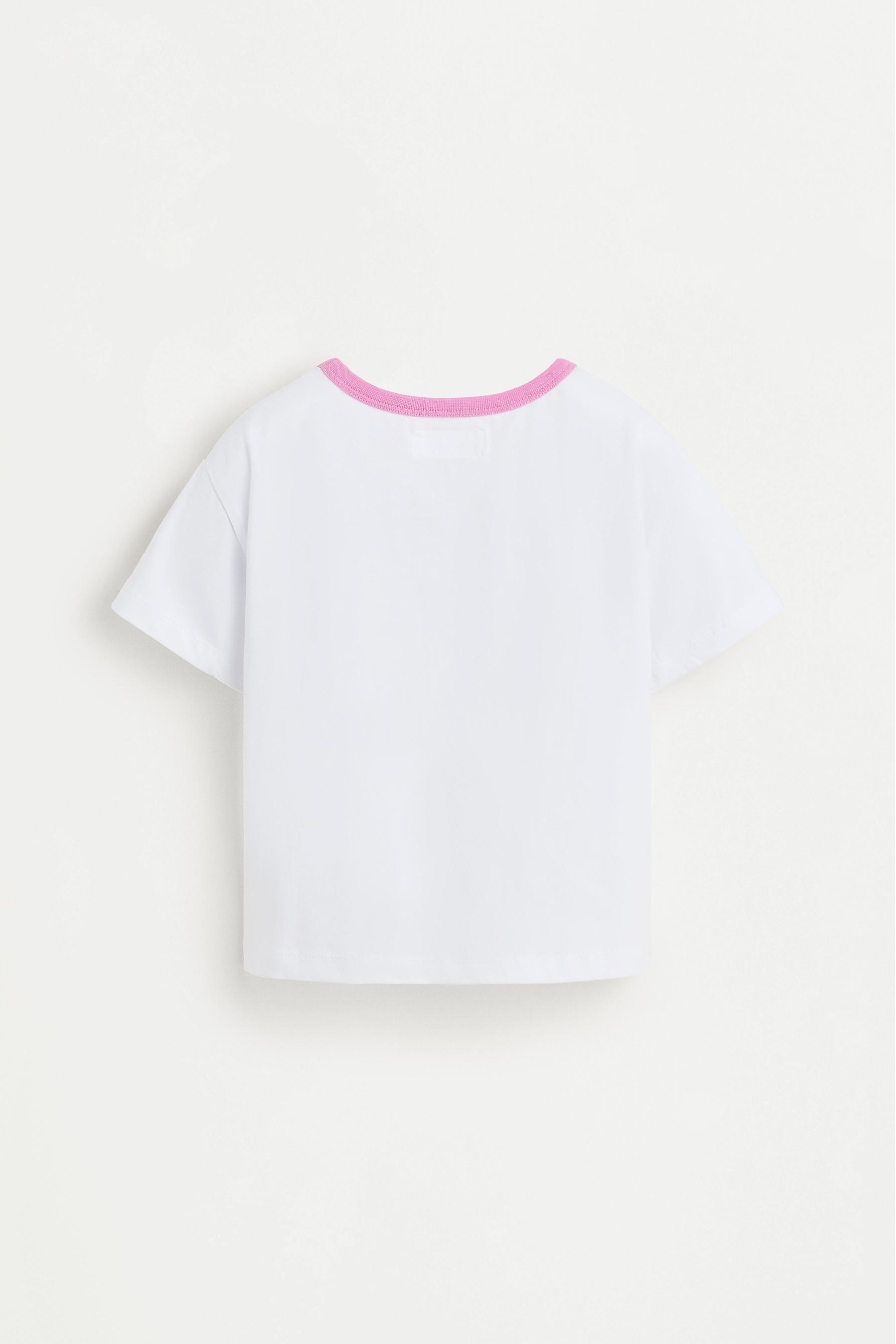 Stranger Things™/© Netflix shimmery text T-shirt — WHITE