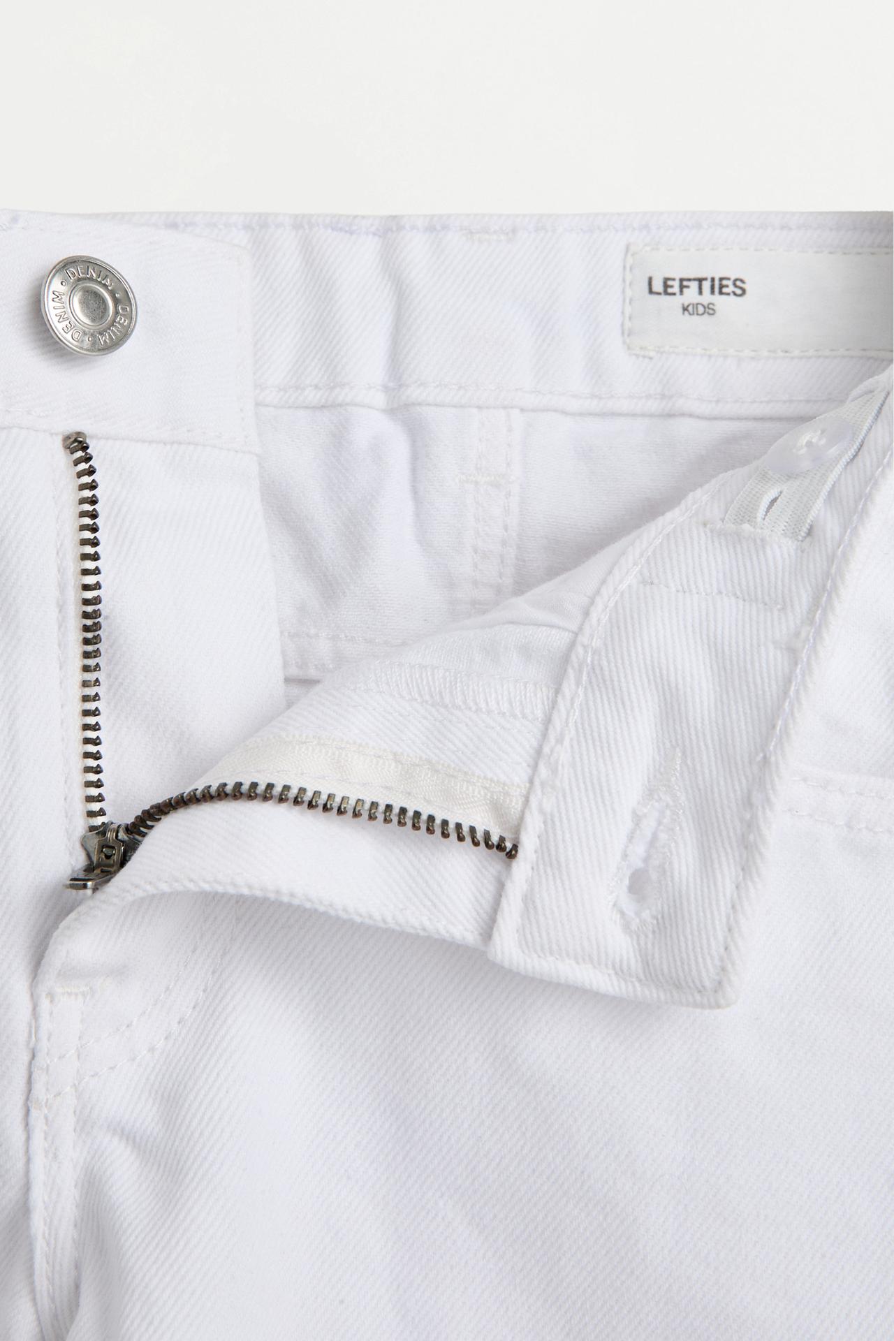Frayed denim shorts — WHITE