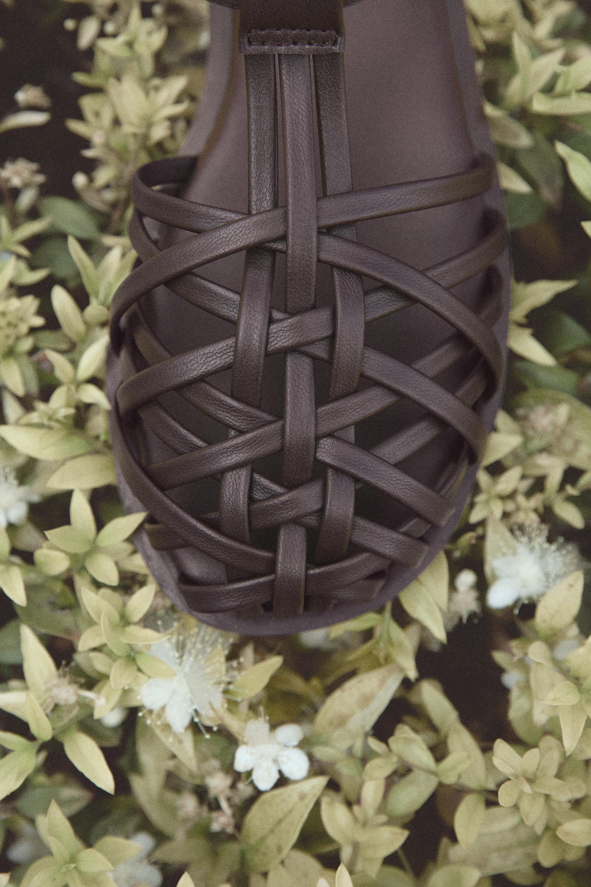 Cage sandals — BROWN