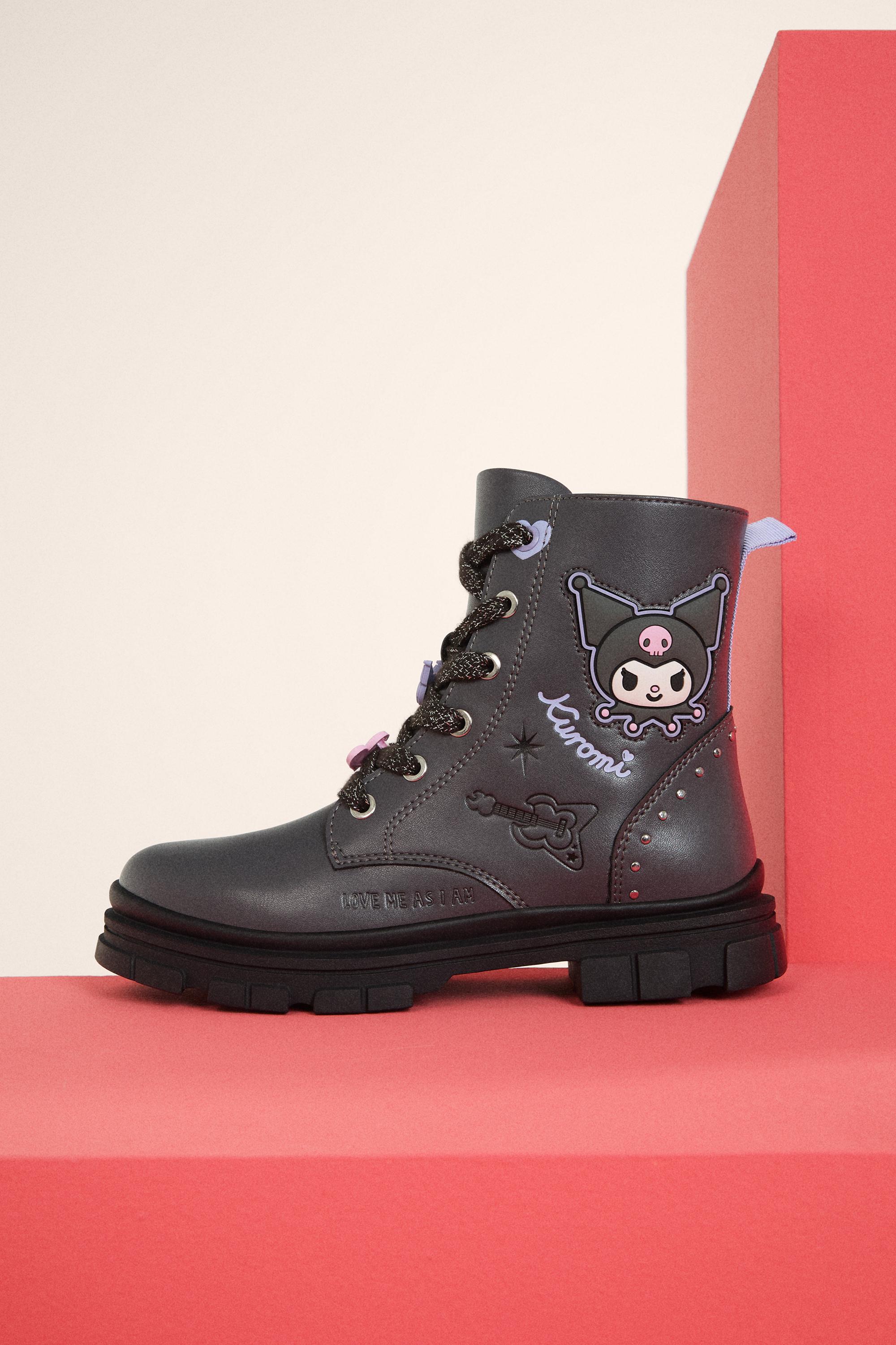 Kuromi Hello Kitty ©SANRIO Lace-up Boot — GREY