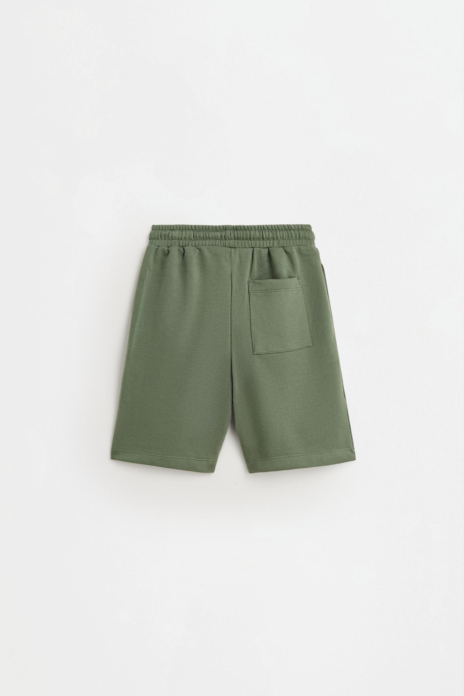 Plush Bermuda shorts with text — EMERALD GREEN