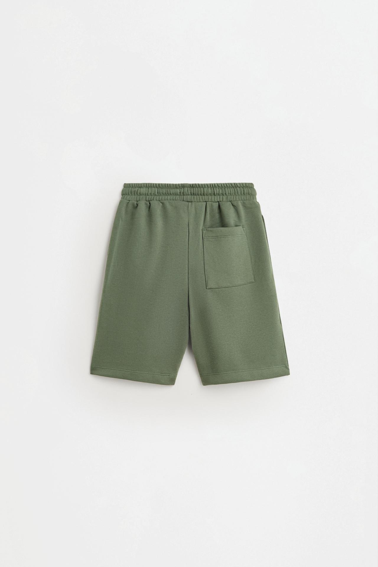 Plush Bermuda shorts with text — EMERALD GREEN