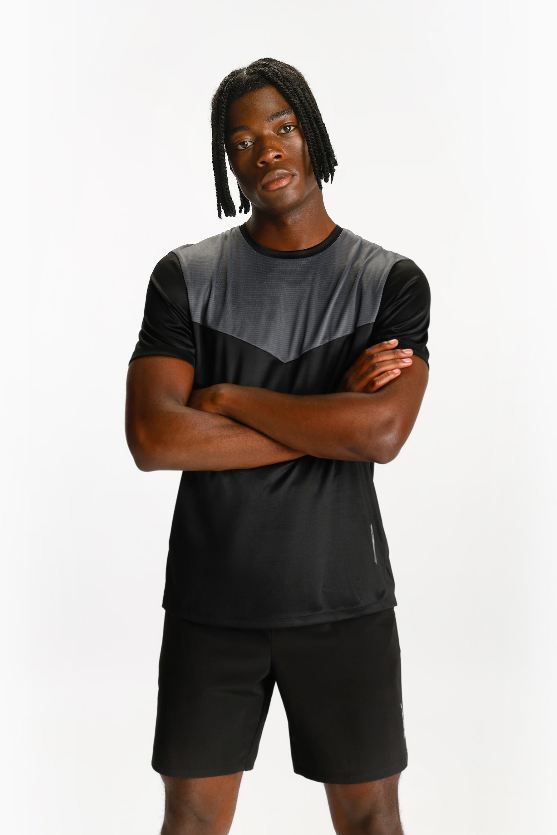 Stretch Bermuda sports shorts — BLACK