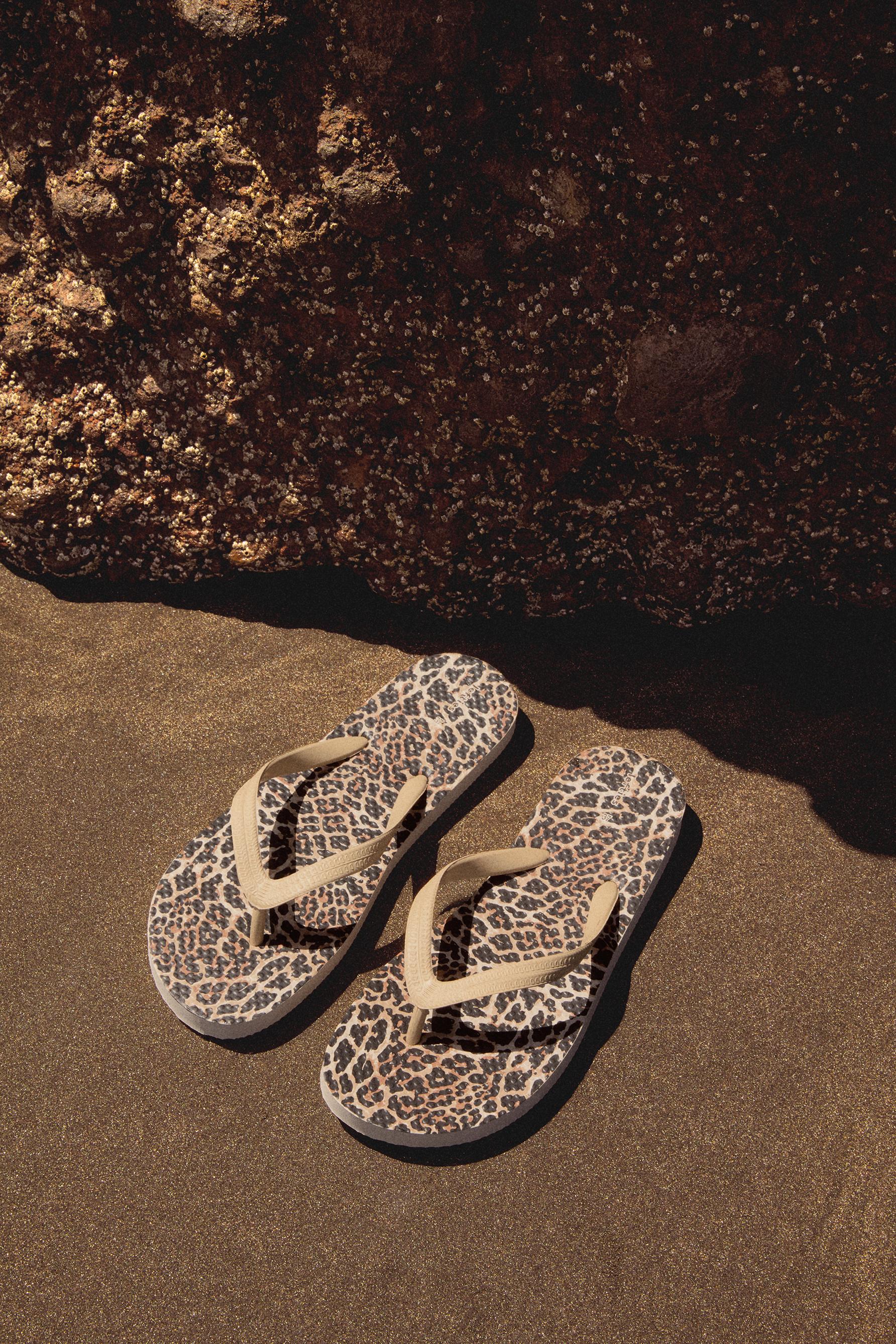 Animal print bath sandal — LEOPARD