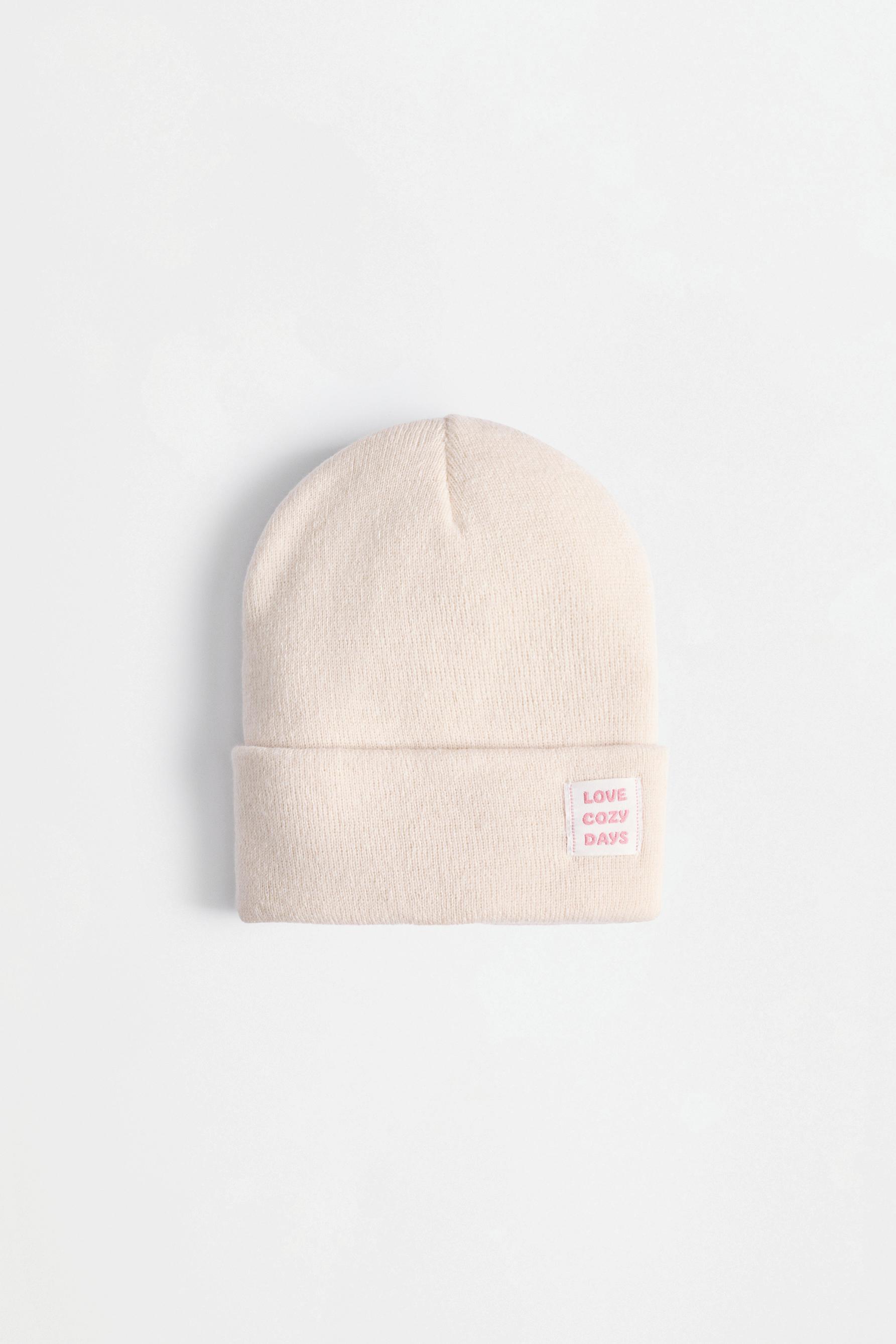 Knit beanie with label — ECRU