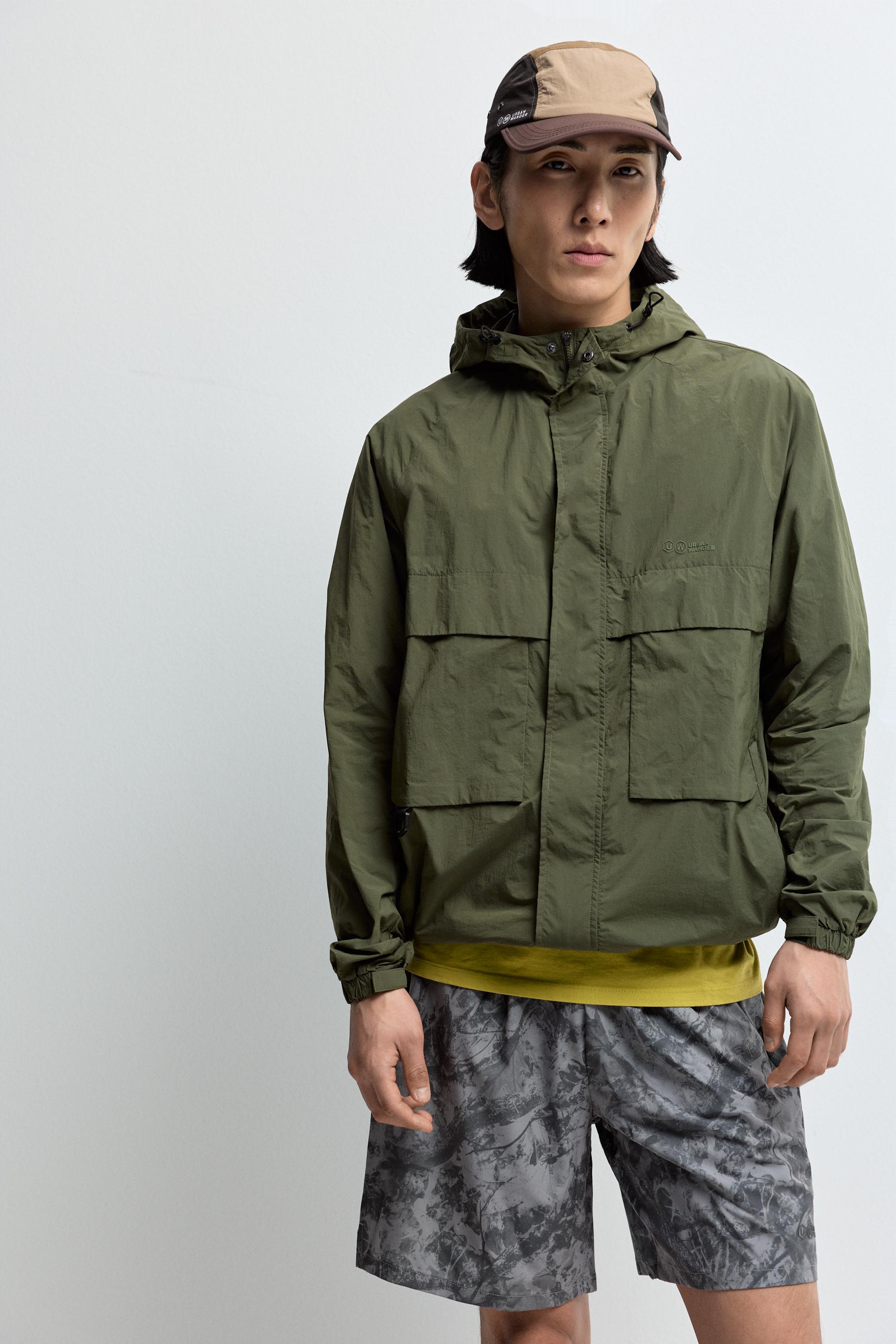 Cortavientos capucha bolsillos