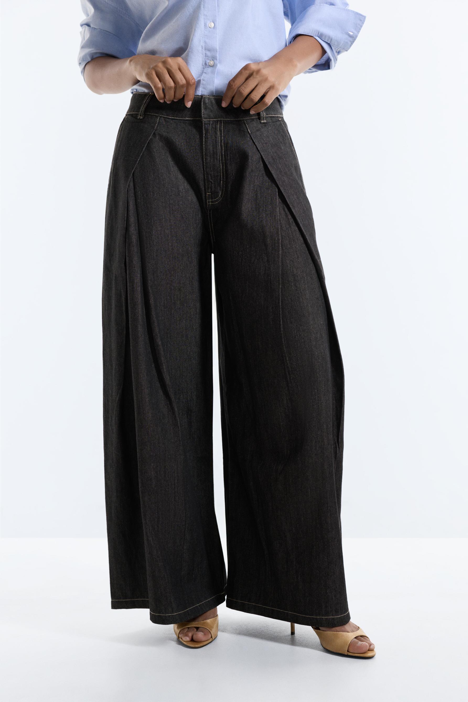 Super wide-leg pleated jeans — BLACK