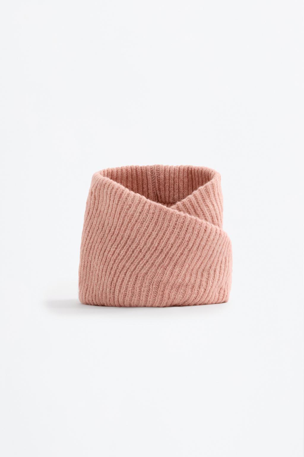 Ribbed knit crossover snood