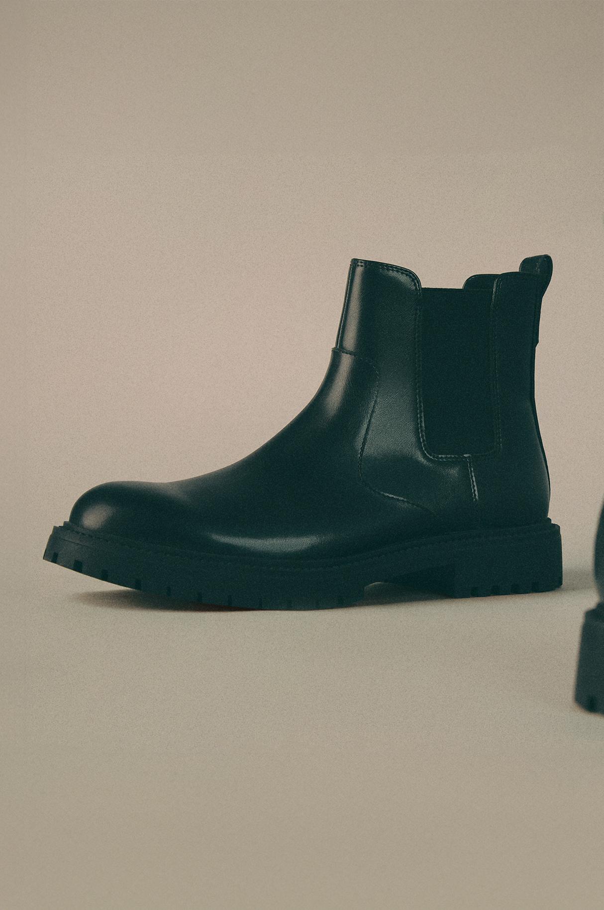 Men's Chelsea boots with track sole — BLACK