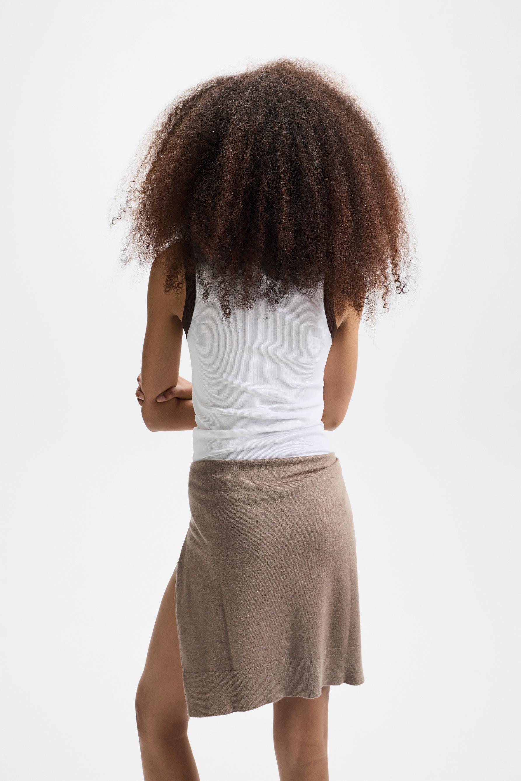 Contrast detail racerback T-shirt — BROWN/WHITE