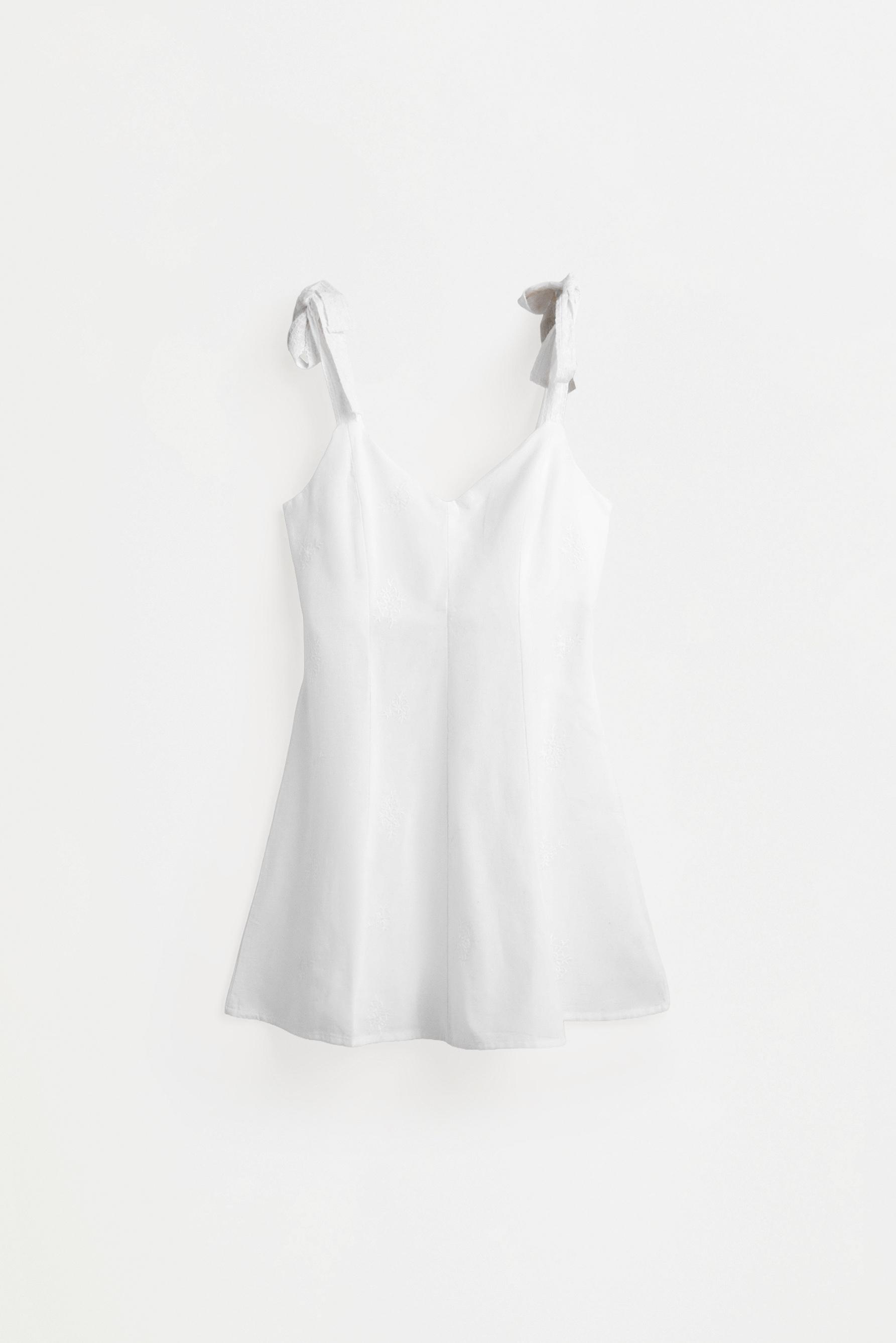 Embroidered short dress — WHITE