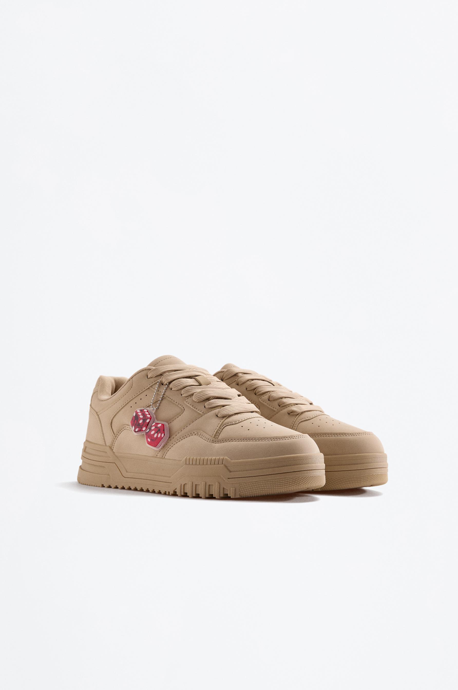 Retro sneaker with dice detail — BEIGE