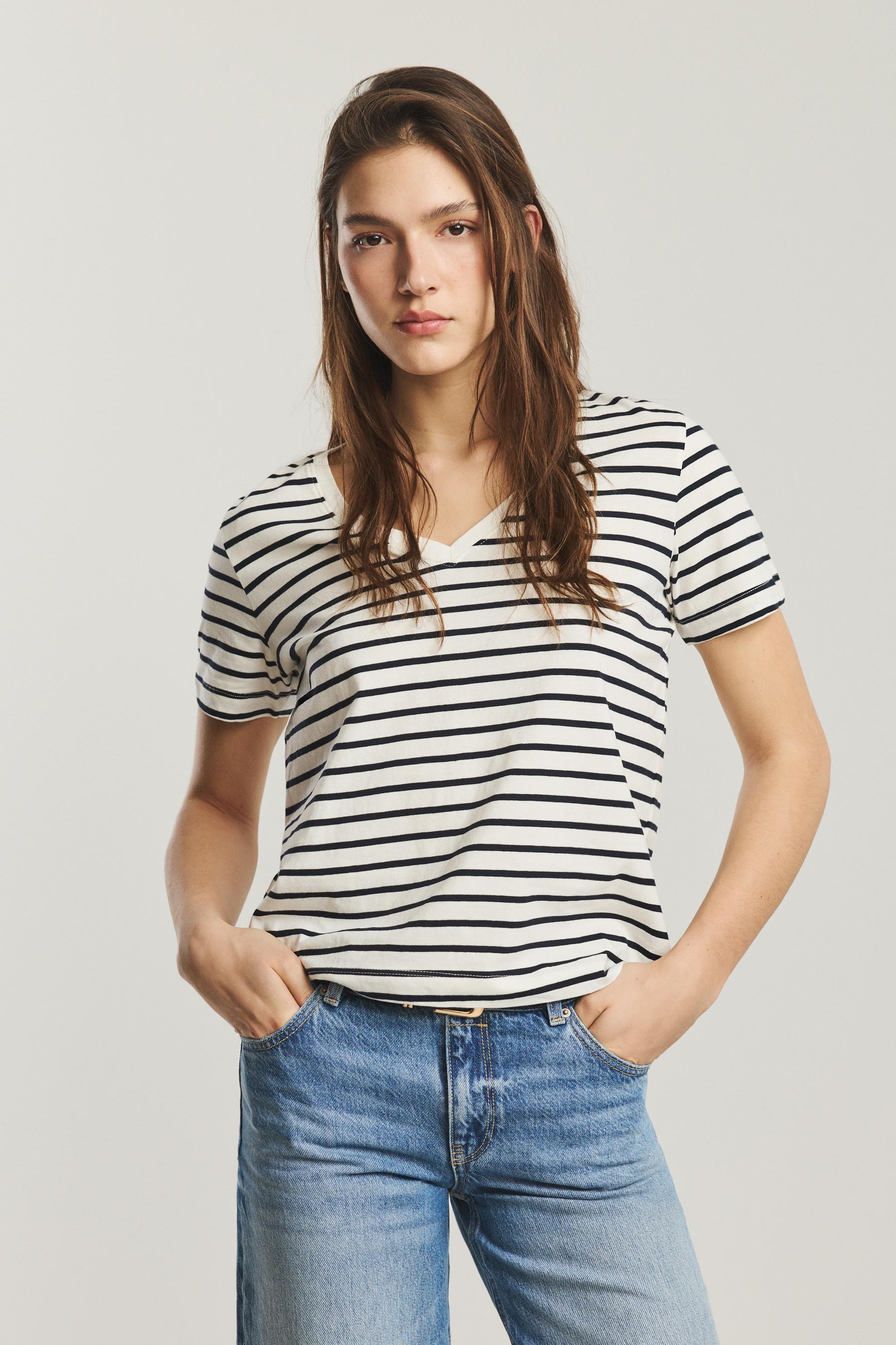 Camiseta  básica cuello pico