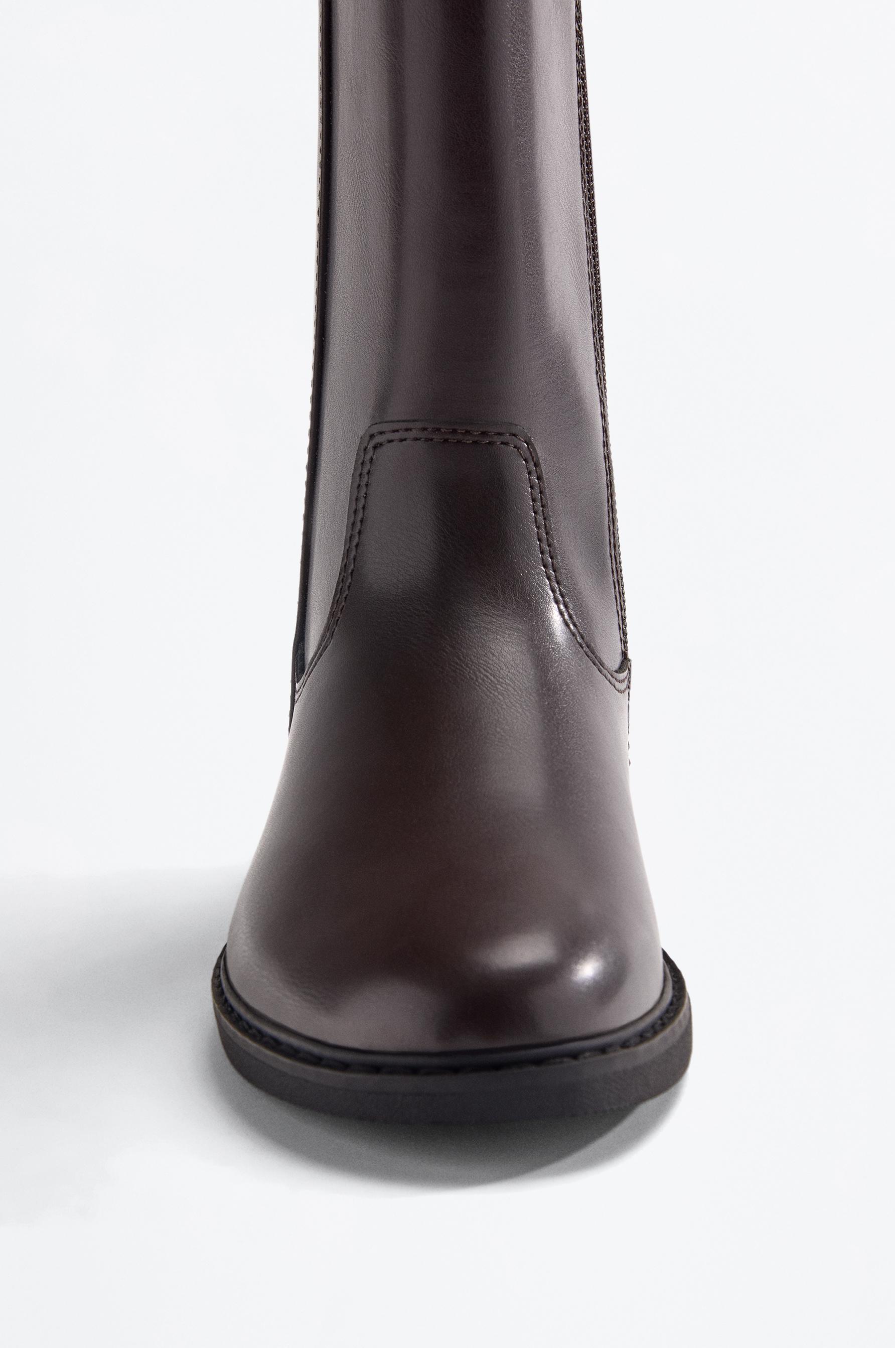 Riding boot with buckle — BROWN