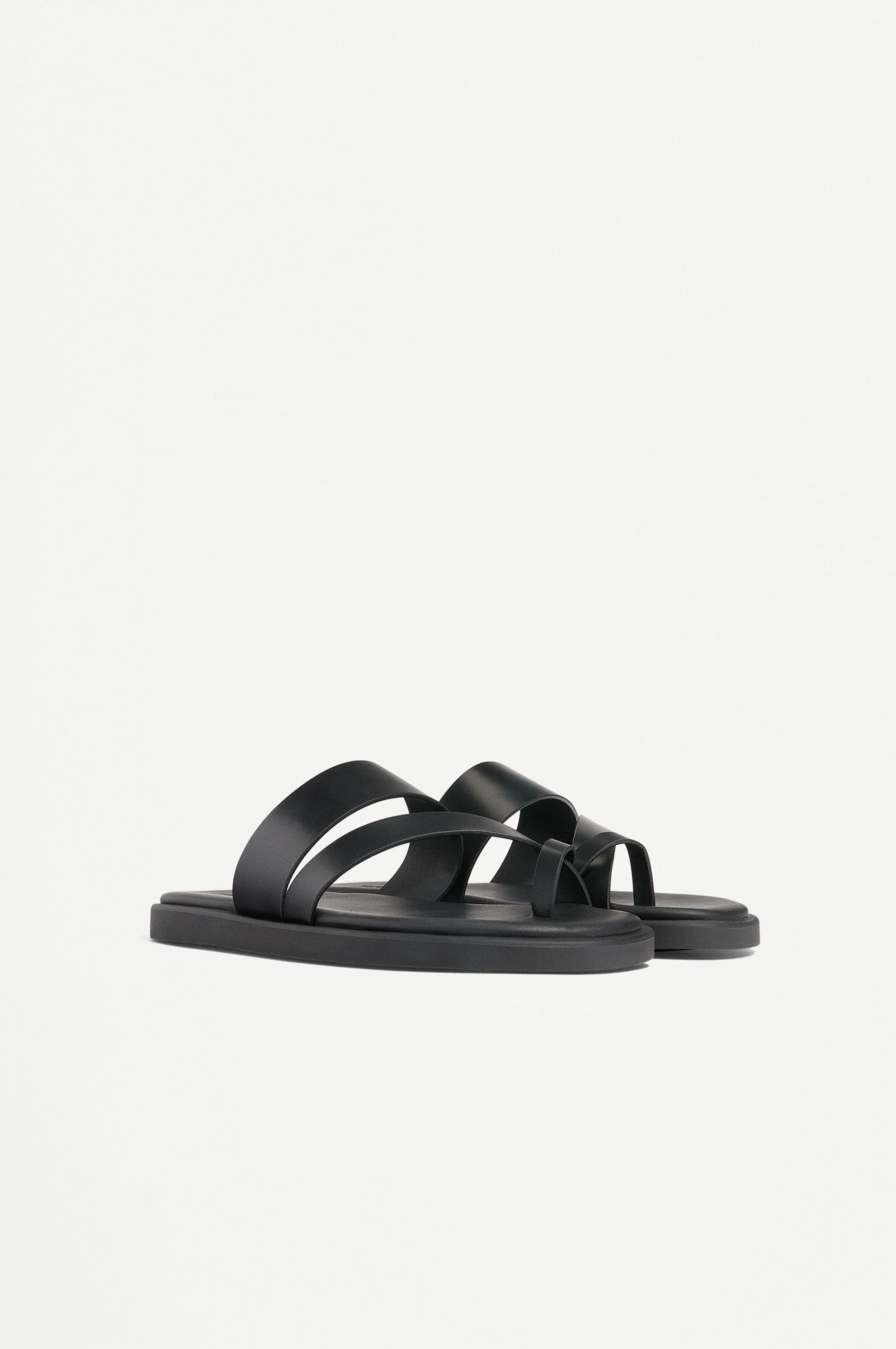 Strap sandals — BLACK
