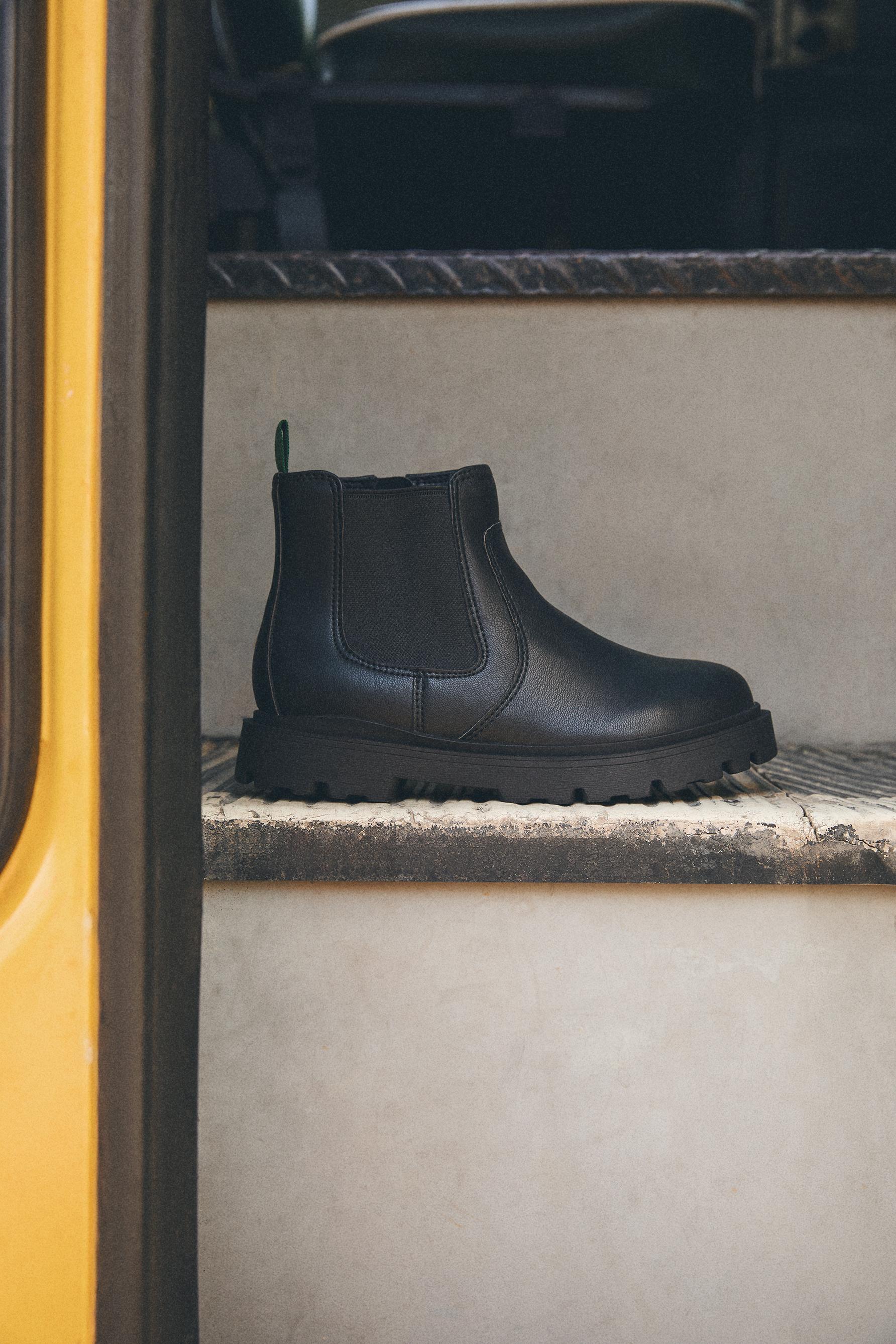 Chelsea boots — BLACK