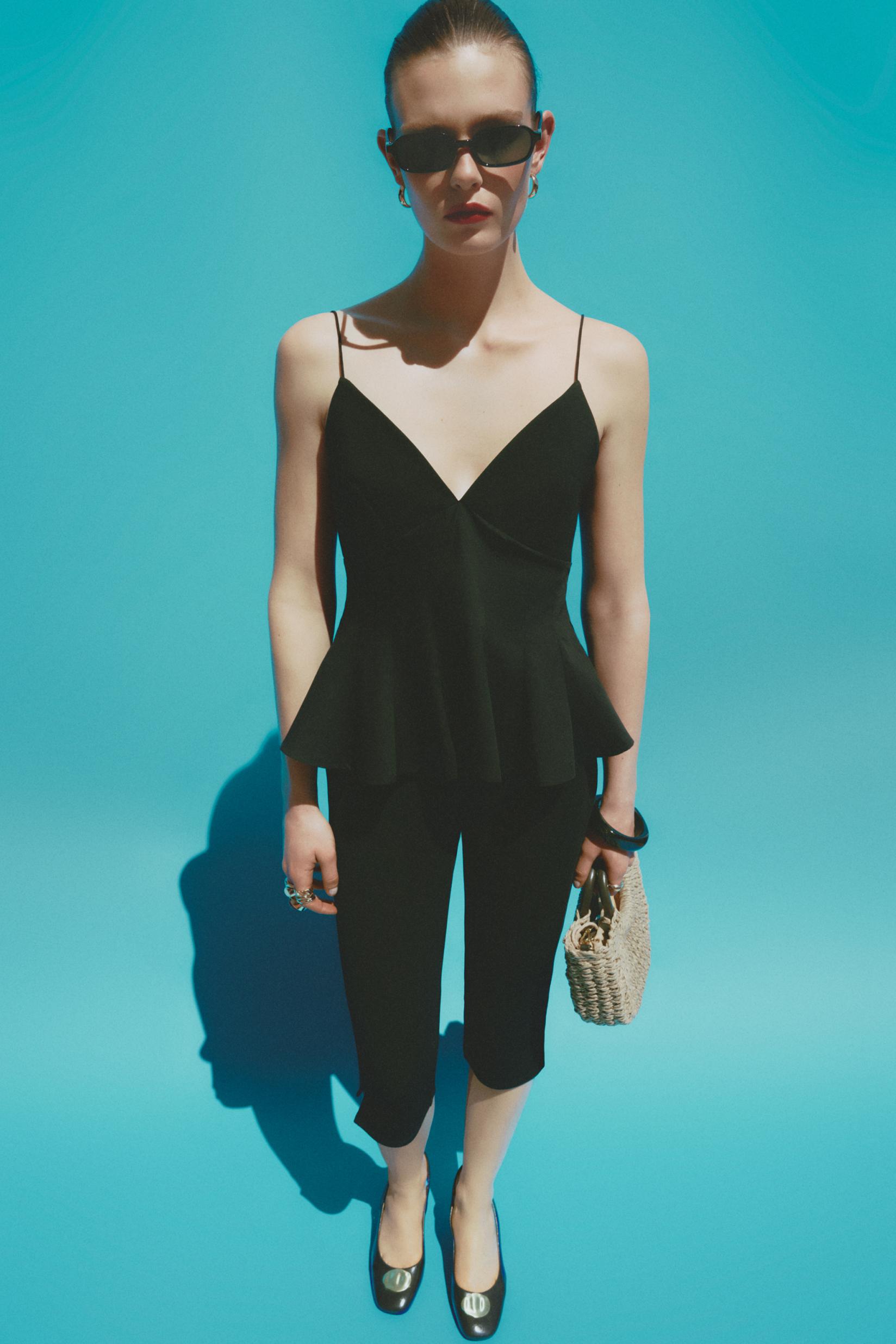 Capri pants — BLACK