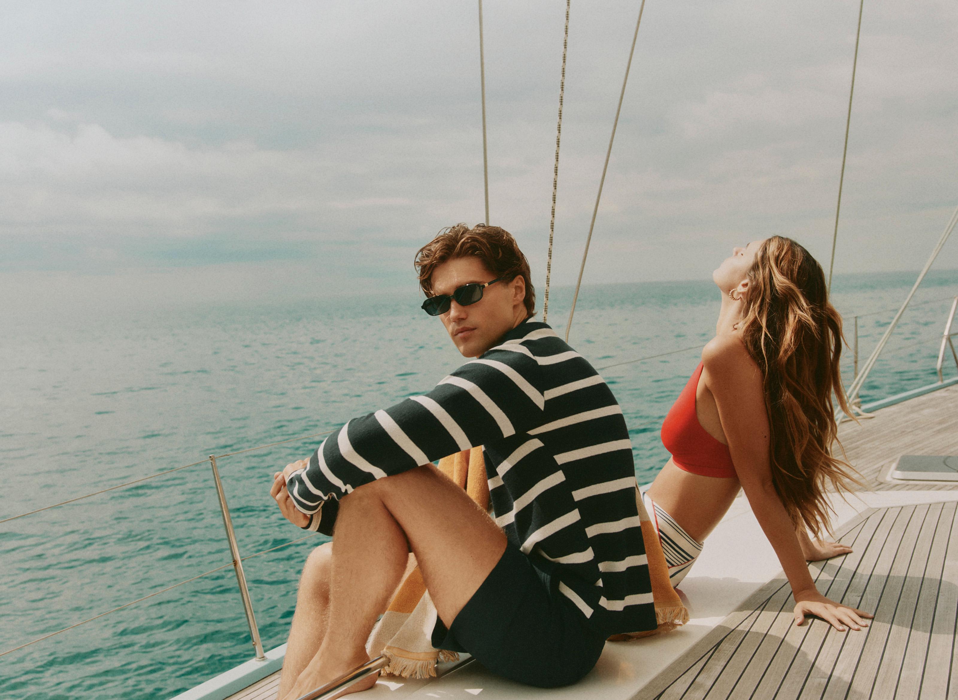 Short swim trunks with buckles — NAVY